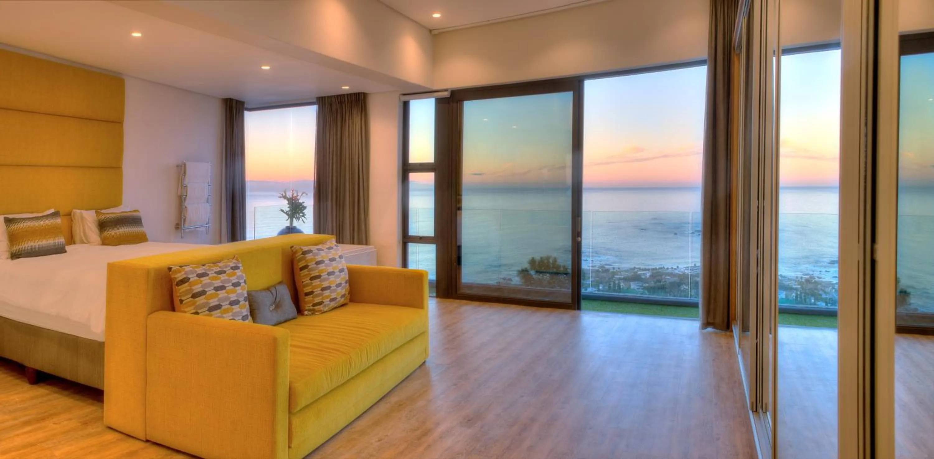 Shower, Bed in Sea Star Rocks Boutique Hotel