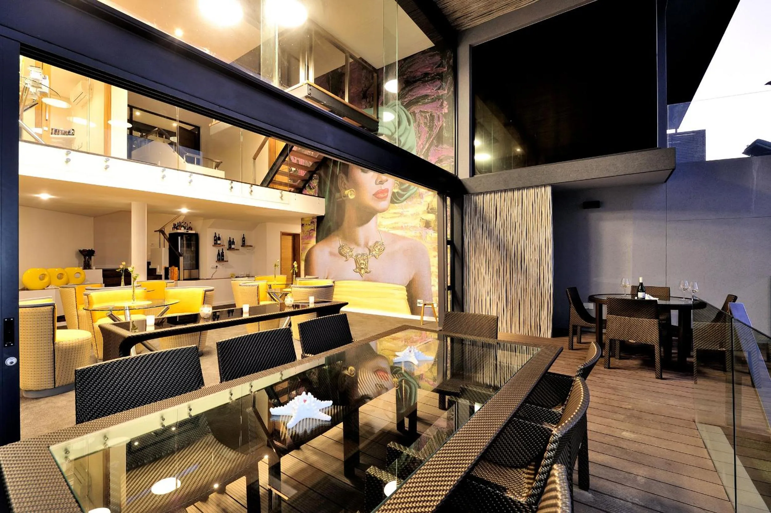 Restaurant/places to eat in Sea Star Rocks Boutique Hotel