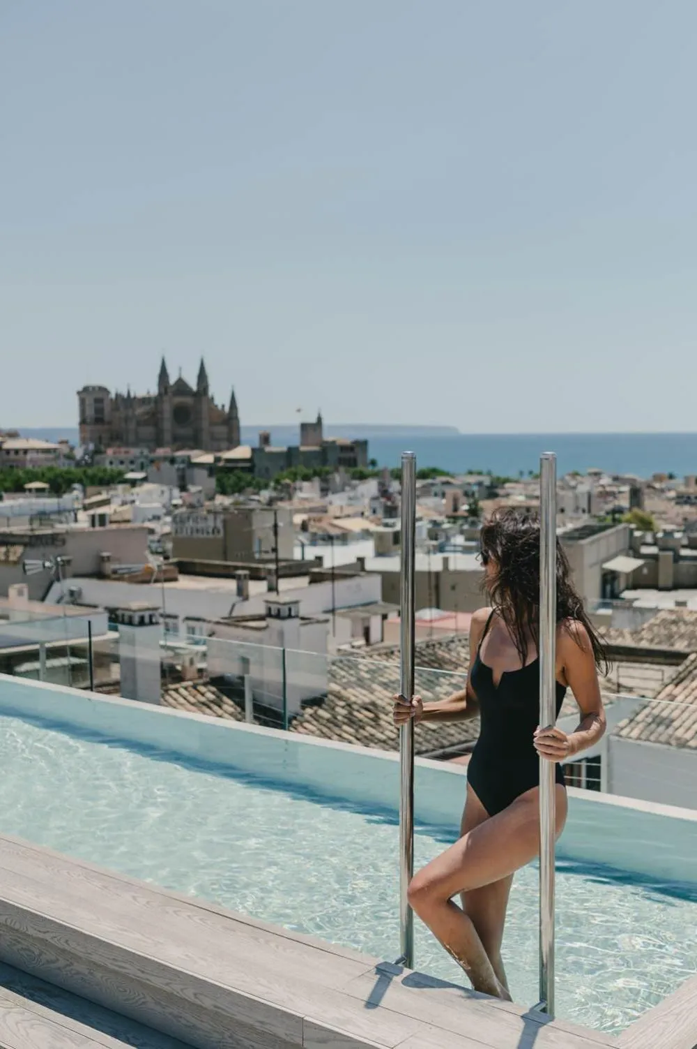 Swimming pool in Nakar Hotel