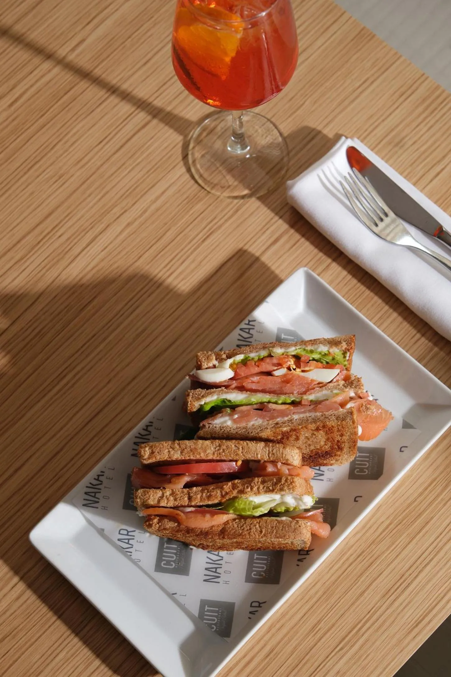 Restaurant/places to eat in Nakar Hotel