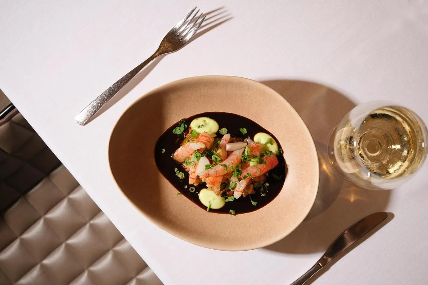 Restaurant/places to eat in Nakar Hotel