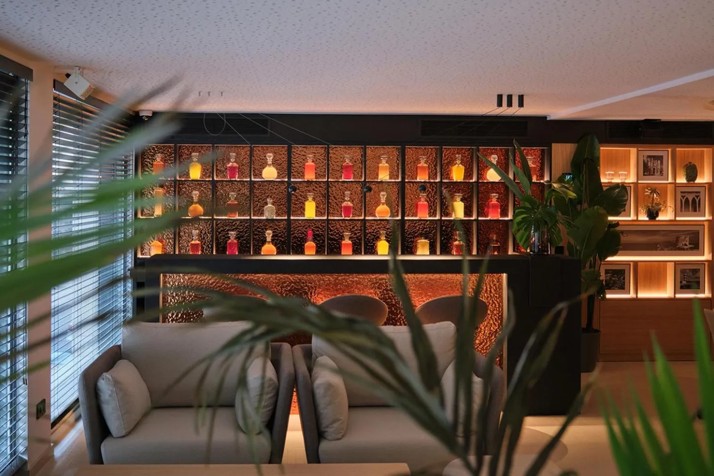 Restaurant/places to eat in Nakar Hotel