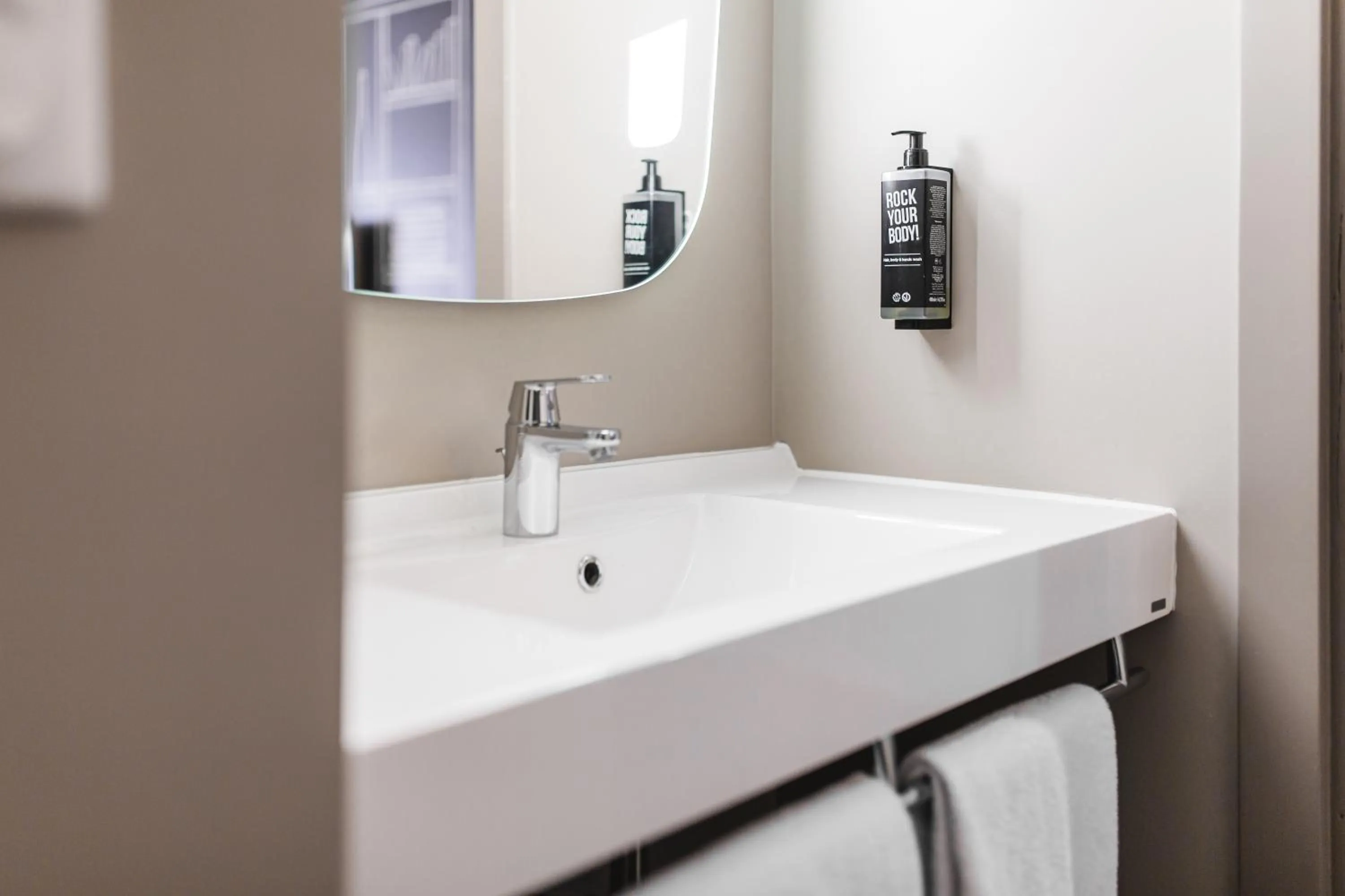 Bathroom in Ibis Wroclaw Centrum