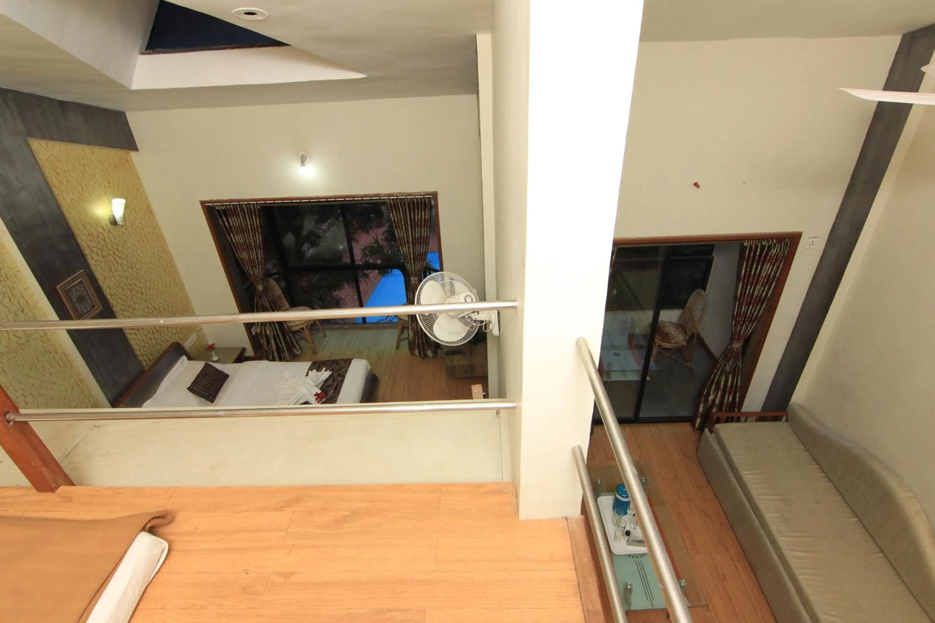 Photo of the whole room in Mount View Executive