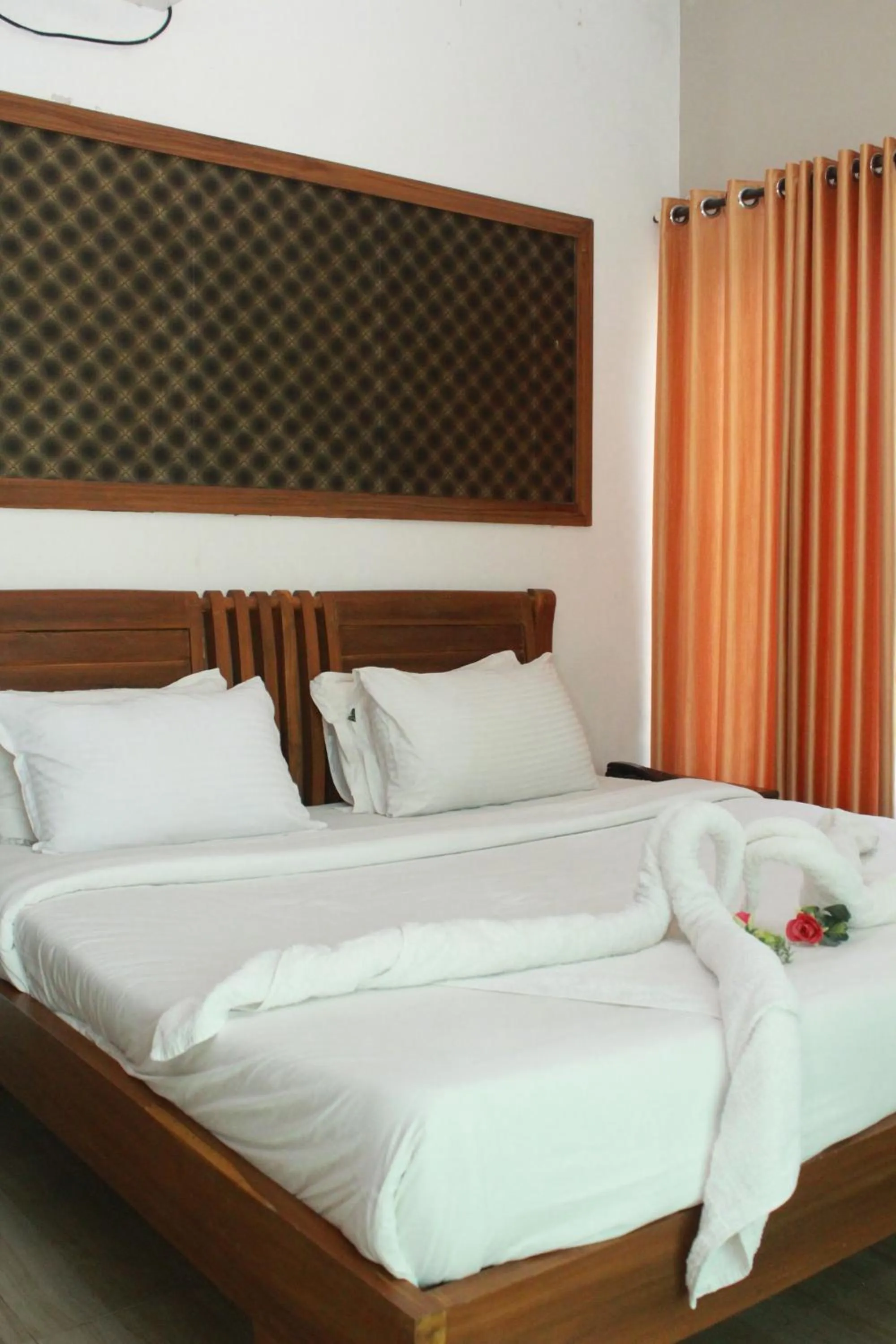 Bed in Lake N River Resort Munroe Island