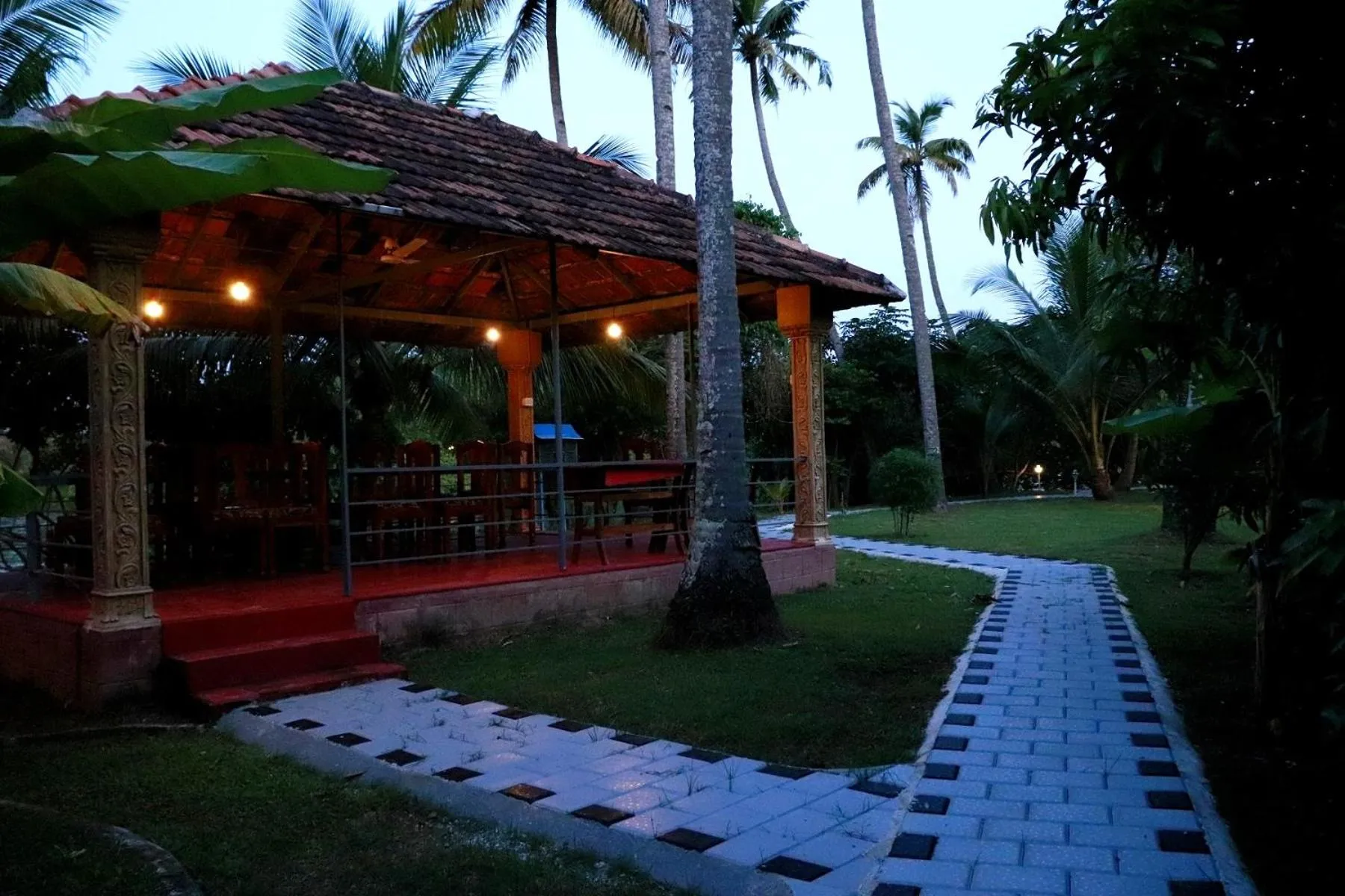 Garden in Lake N River Resort Munroe Island