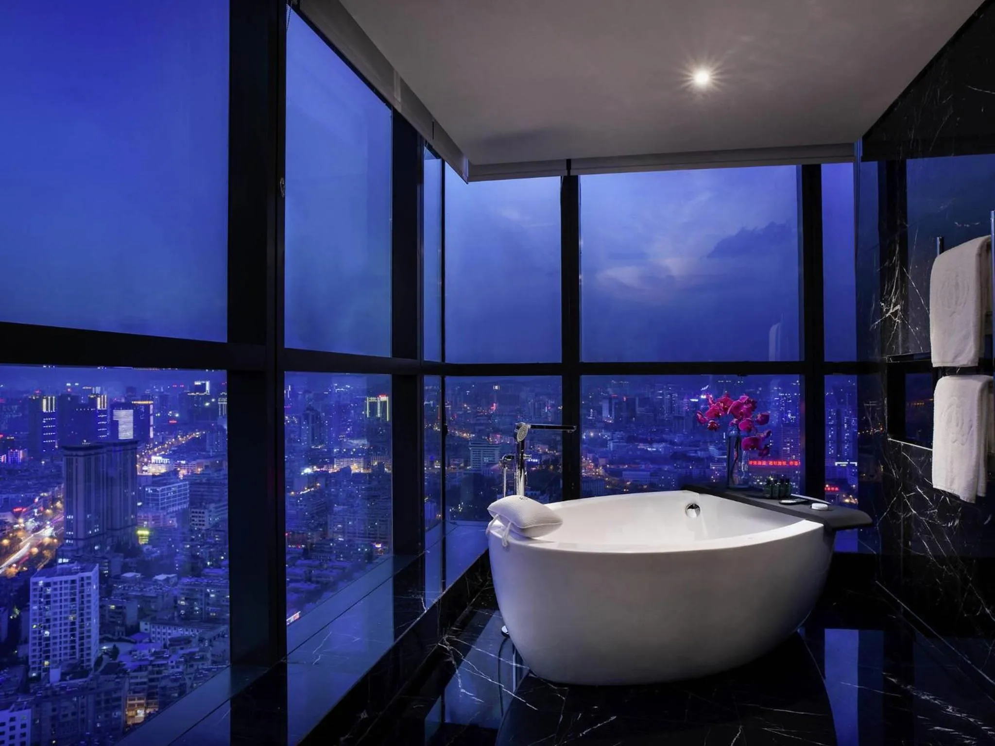 Bedroom in Sofitel Kunming