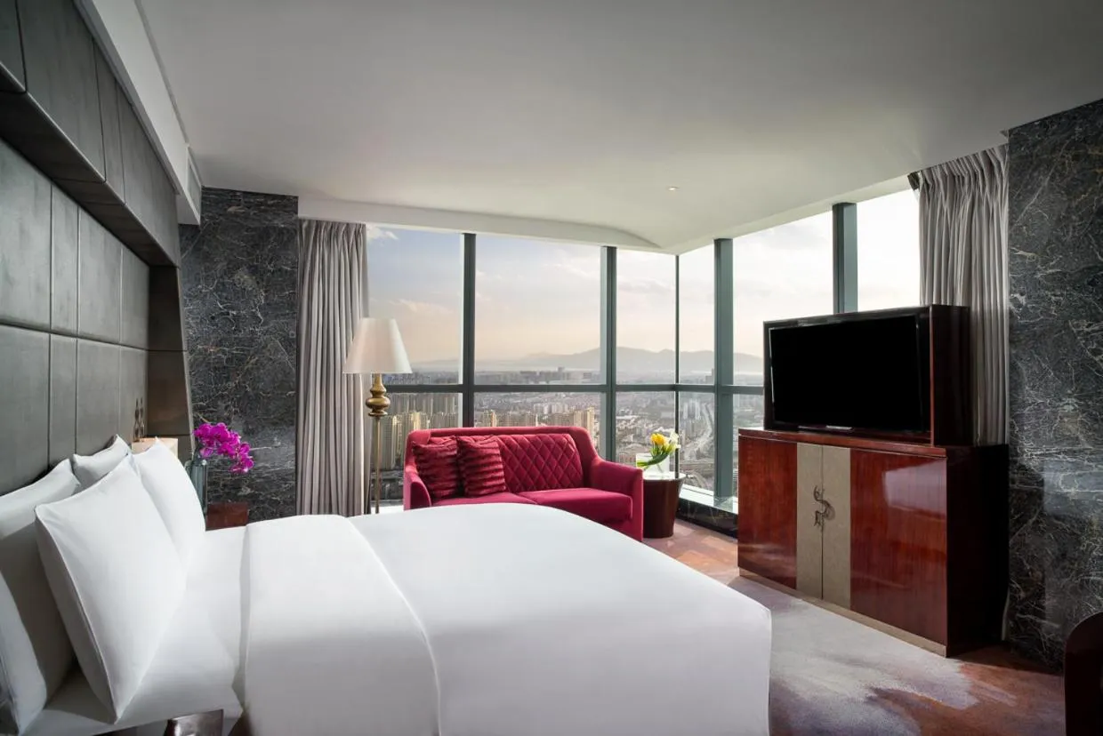 Photo of the whole room, Bed in Sofitel Kunming