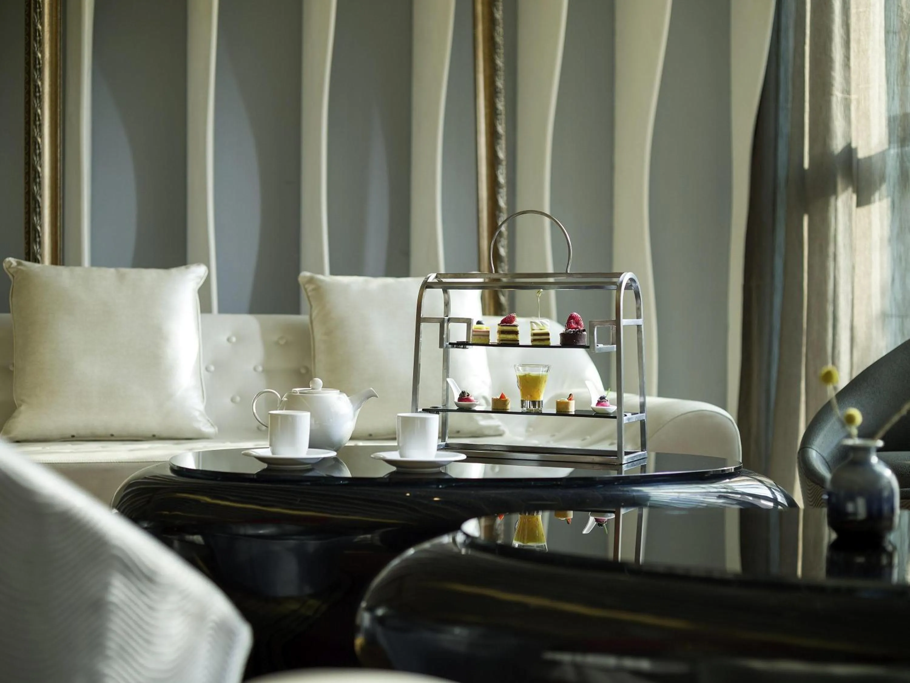 Lounge or bar in Sofitel Kunming