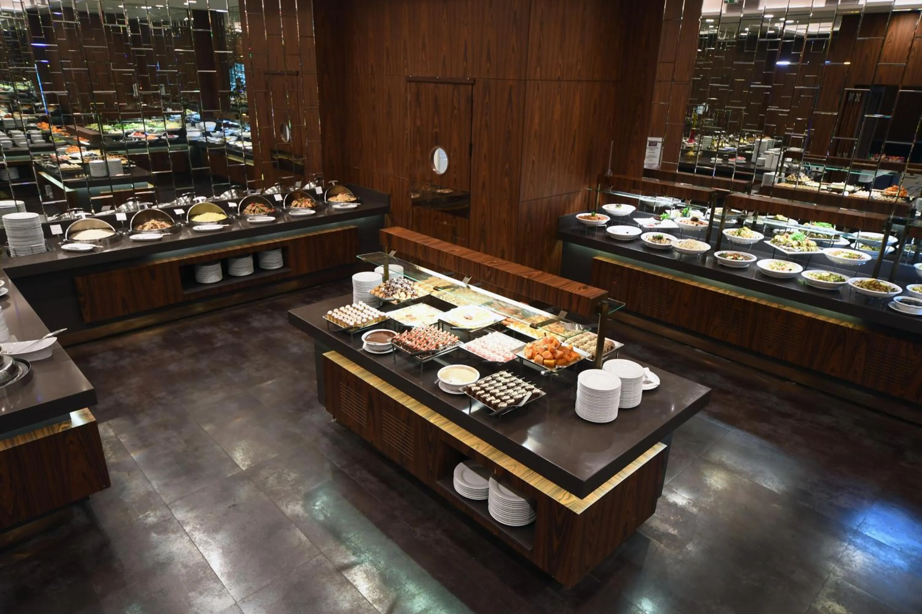 Restaurant/places to eat in Mercure Istanbul West Hotel & Convention Center