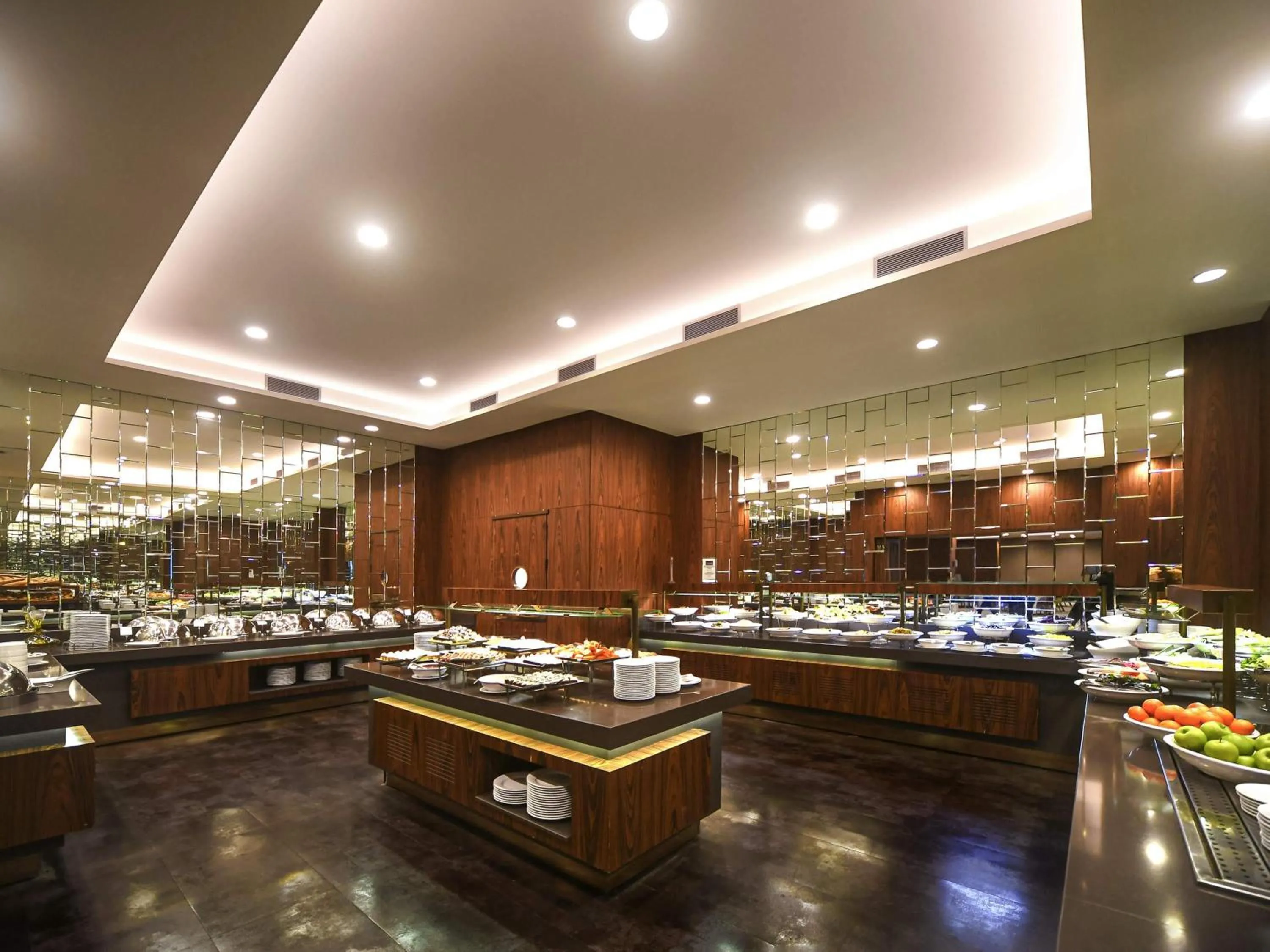 Restaurant/places to eat in Mercure Istanbul West Hotel & Convention Center