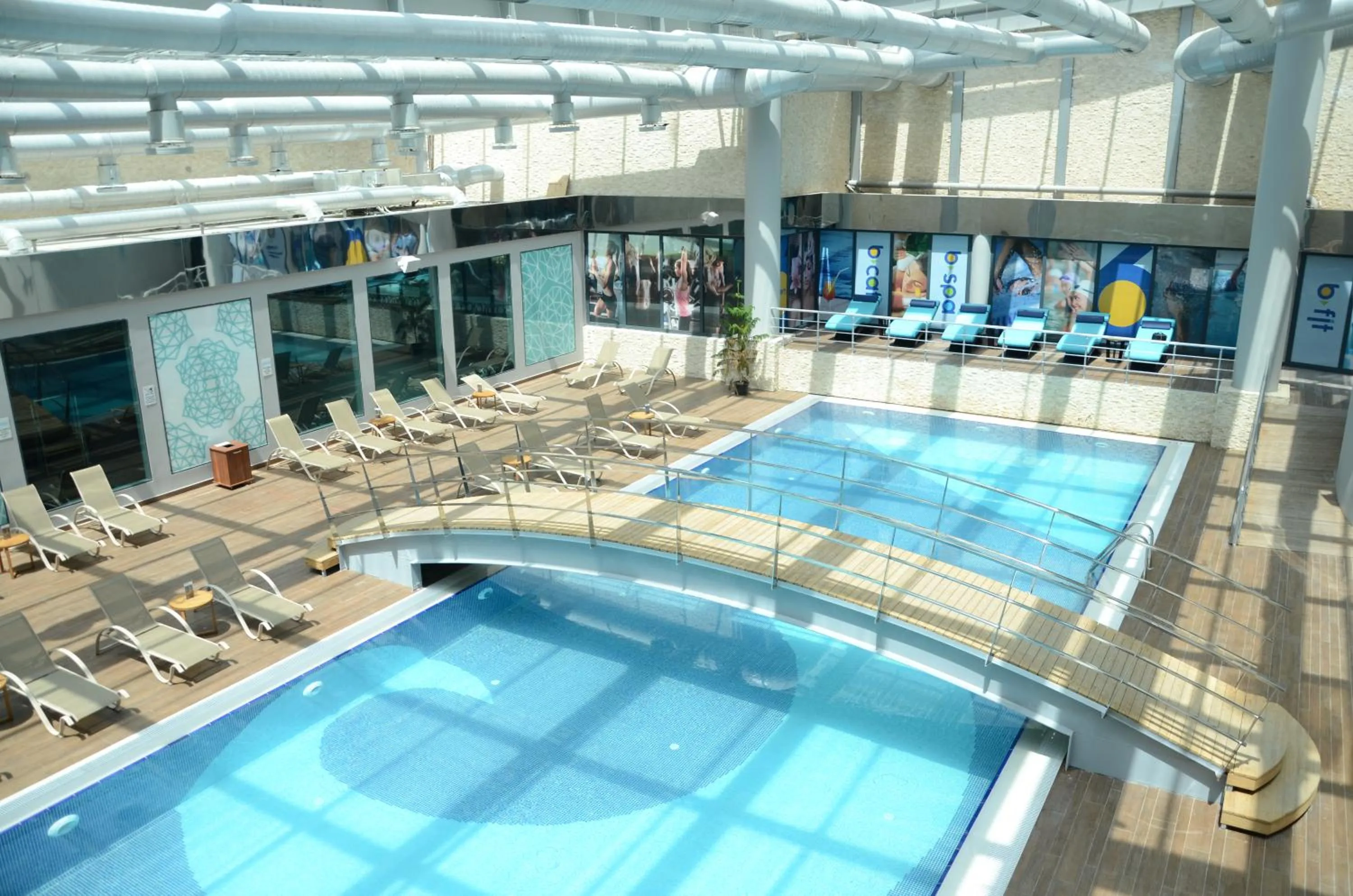 Swimming pool in Mercure Istanbul West Hotel & Convention Center