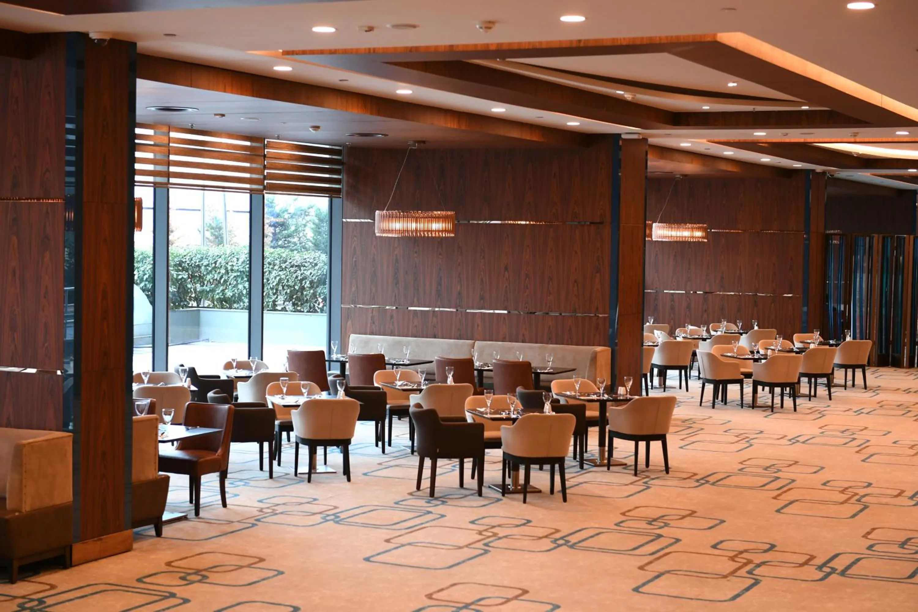 Restaurant/places to eat in Mercure Istanbul West Hotel & Convention Center