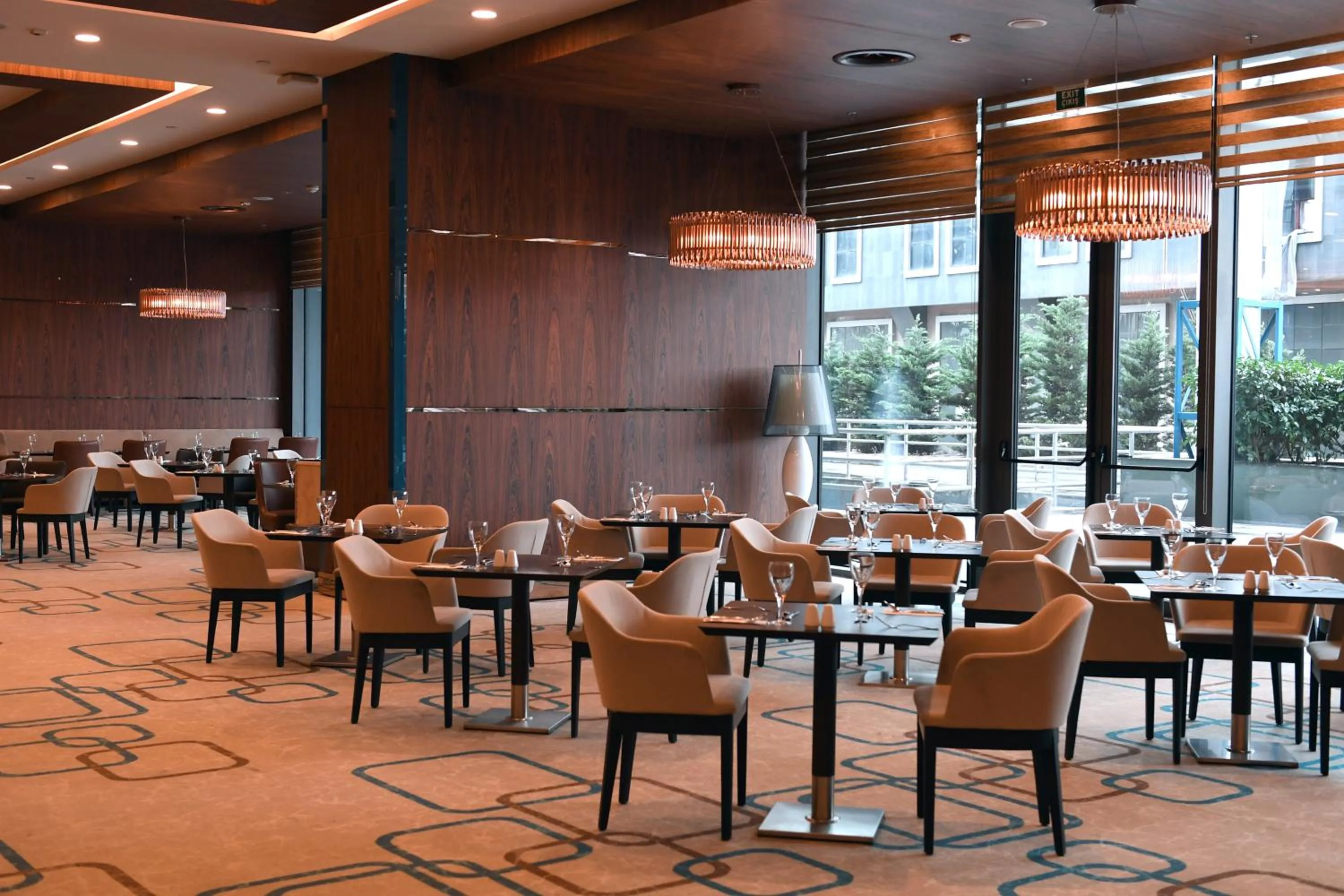 Restaurant/places to eat in Mercure Istanbul West Hotel & Convention Center