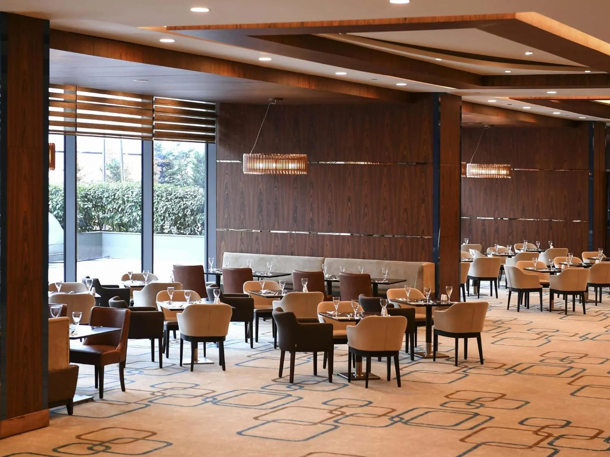 Restaurant/places to eat in Mercure Istanbul West Hotel & Convention Center