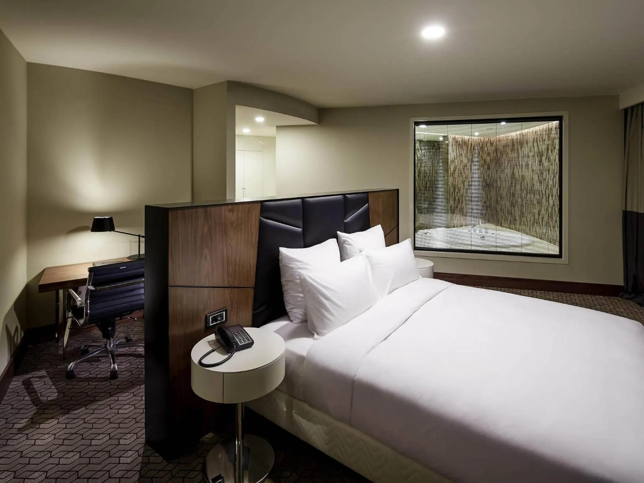 Bedroom, Bed in Pullman Istanbul Hotel & Convention Center