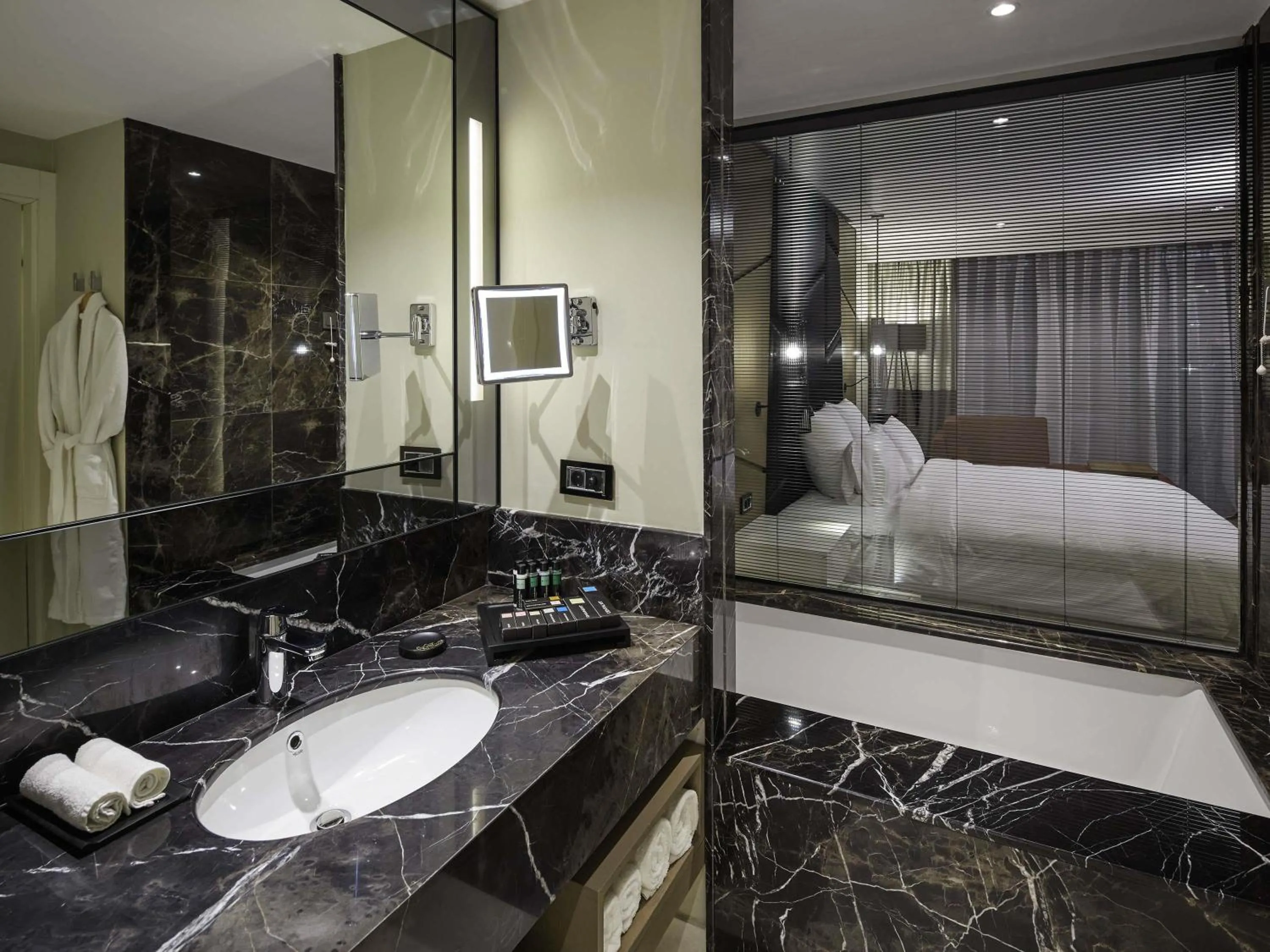 Deluxe Room with King Bed - City View in Pullman Istanbul Hotel & Convention Center