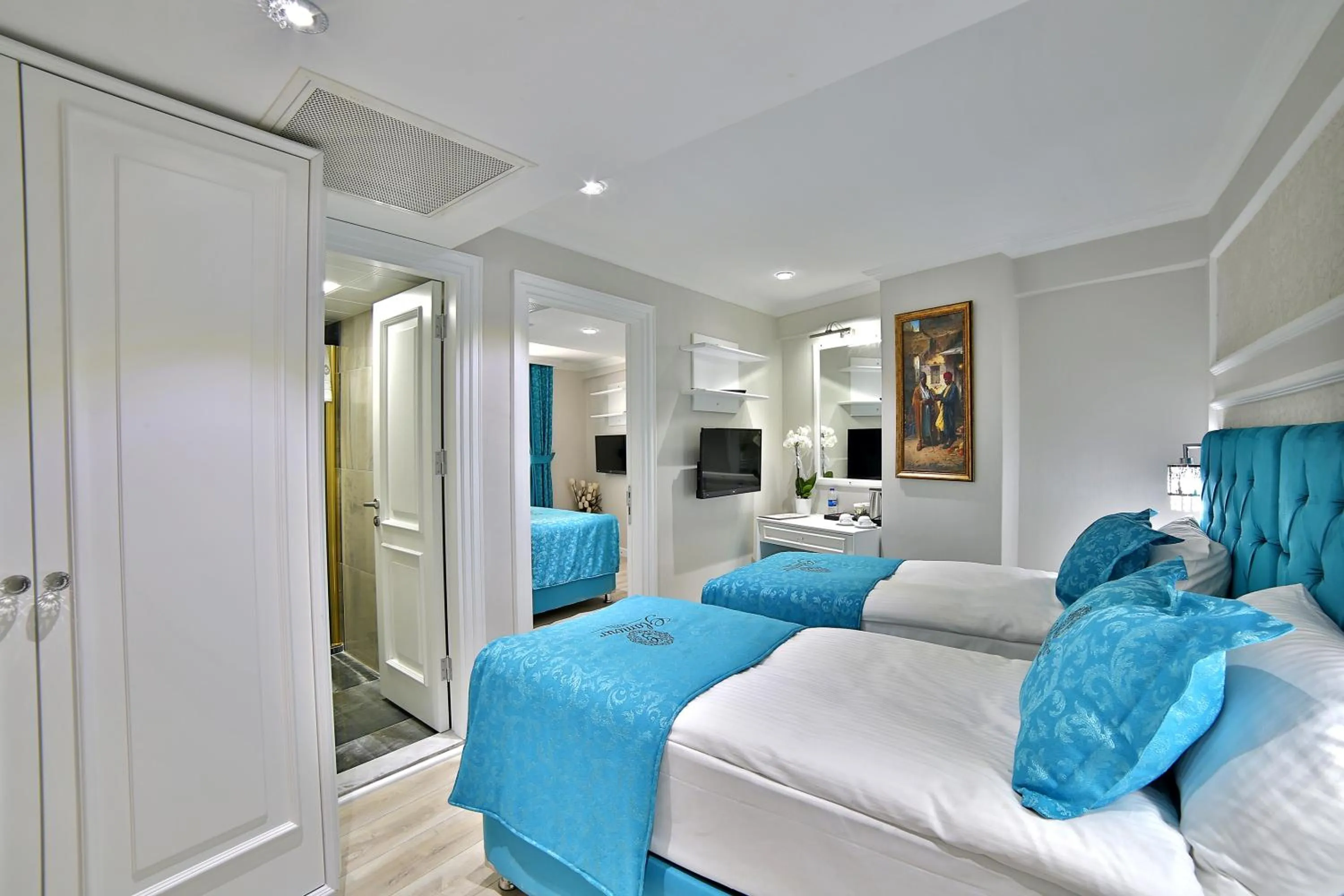 Photo of the whole room, Bed in Glamour Hotel Istanbul Sirkeci