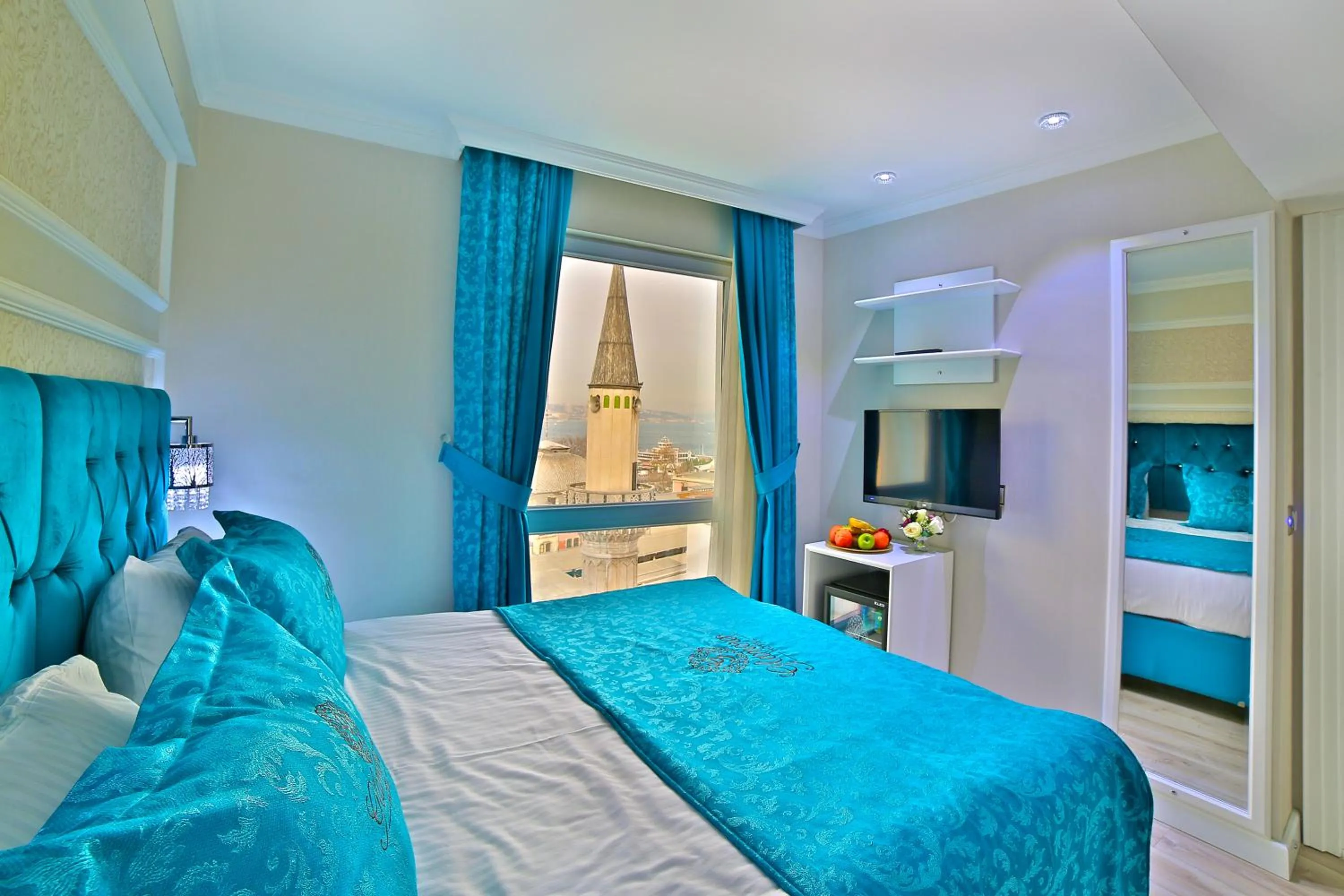 Photo of the whole room, Bed in Glamour Hotel Istanbul Sirkeci