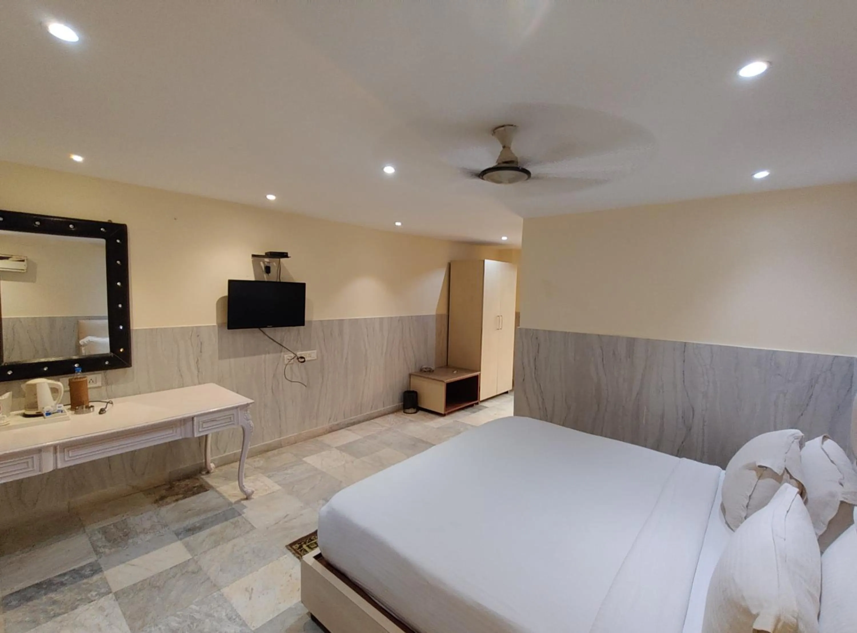 Bed in Sher-E-Punjab