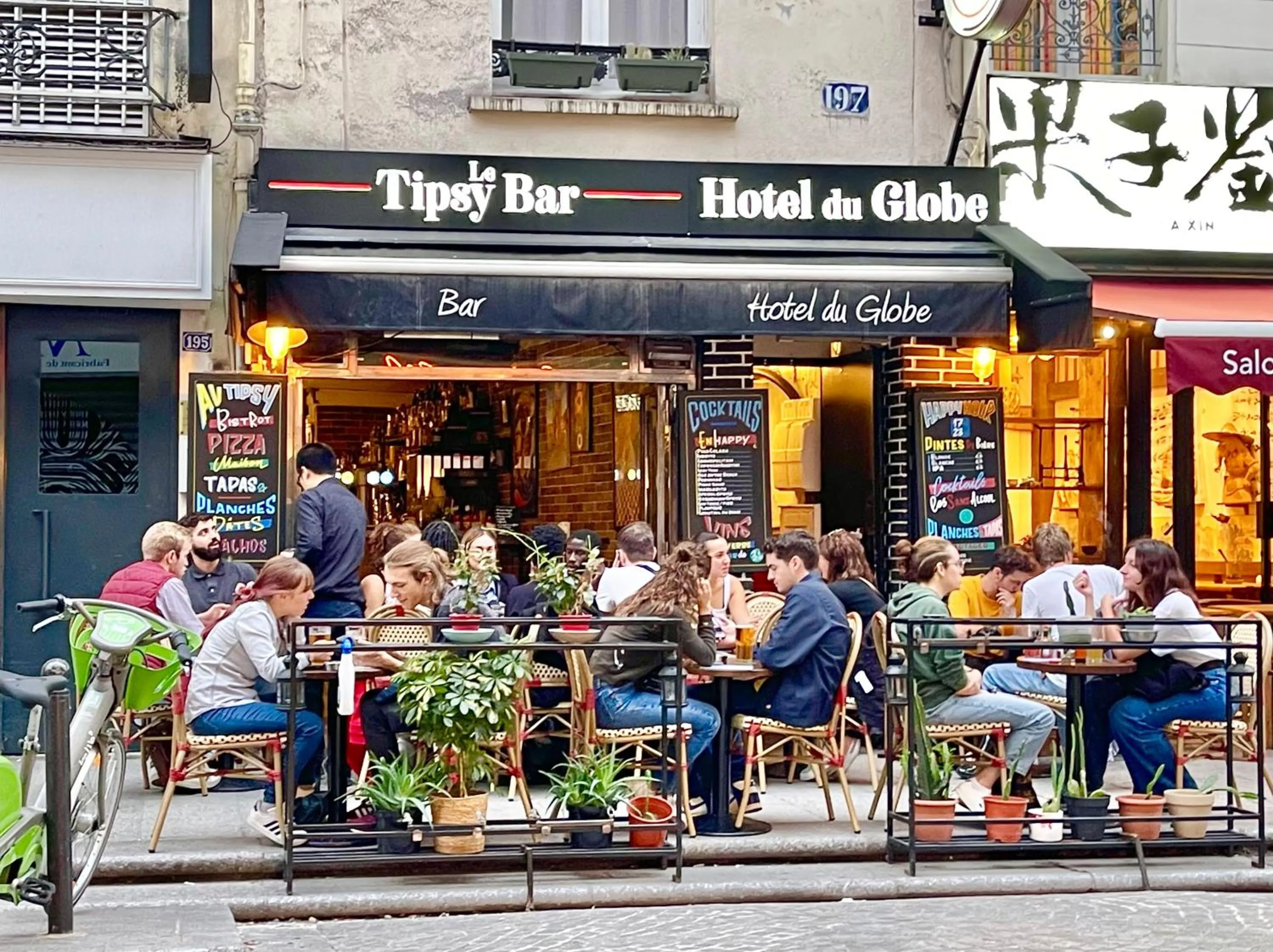 Lounge or bar in LE Globe