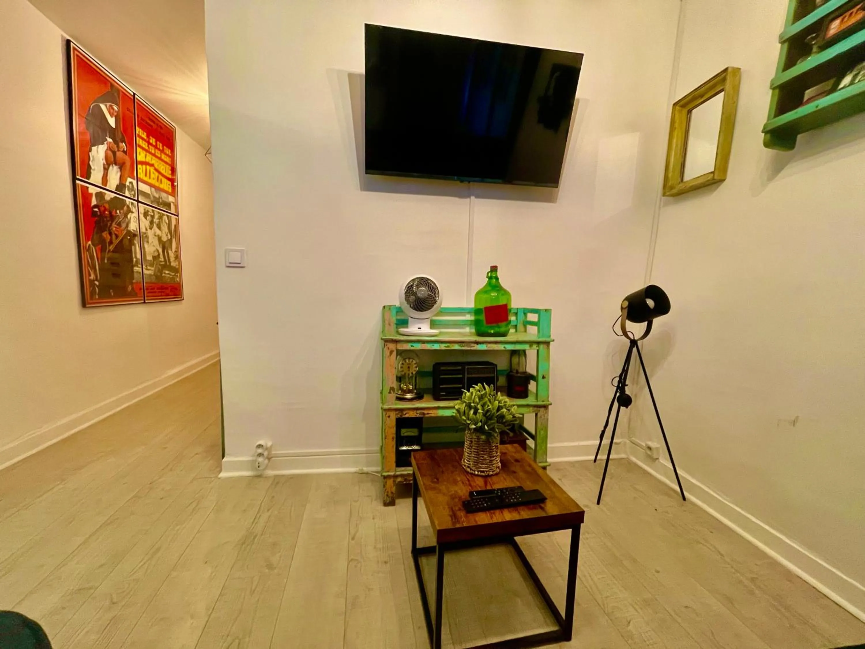 Communal lounge/ TV room in LE Globe