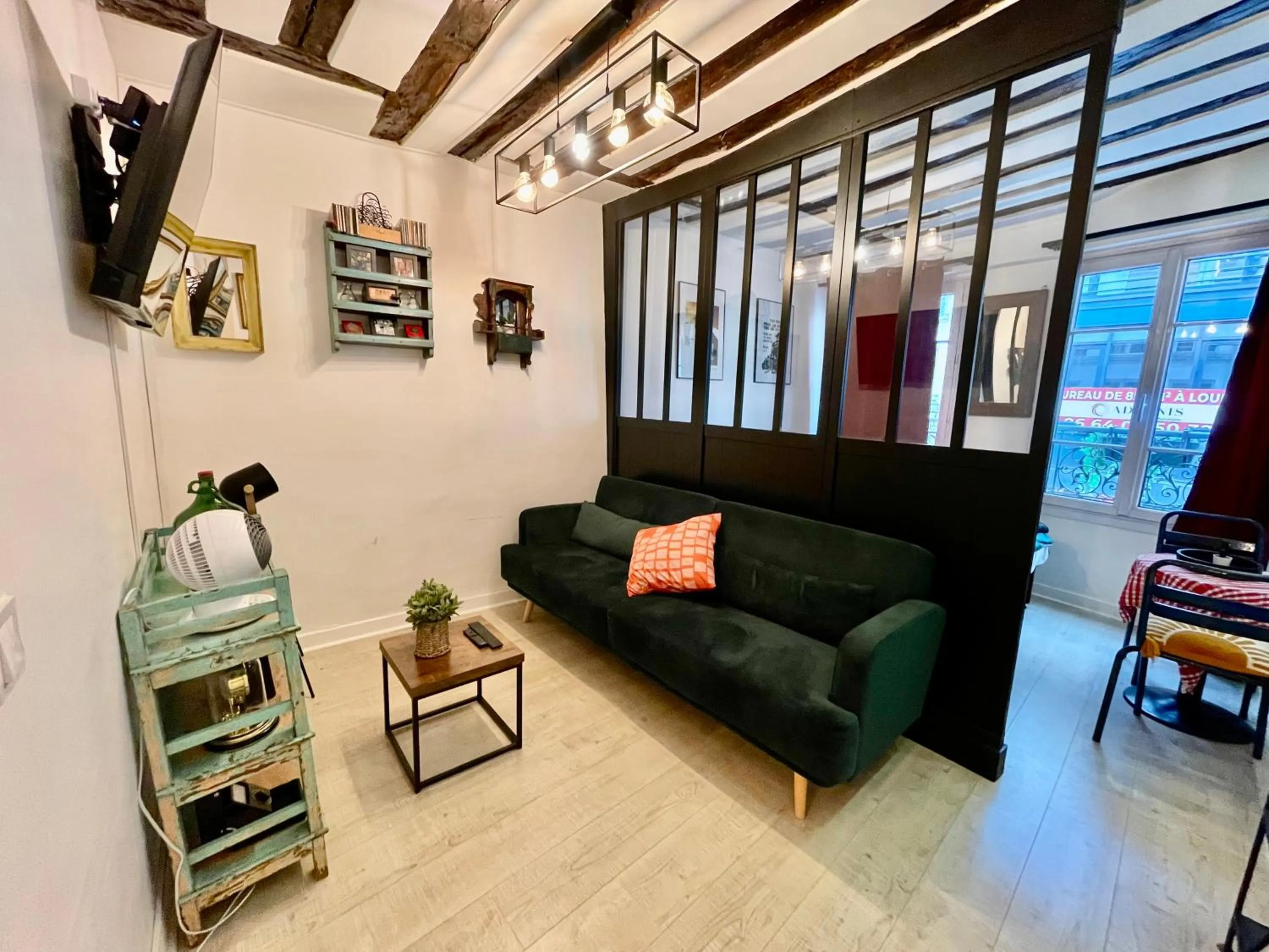 Seating area in LE Globe