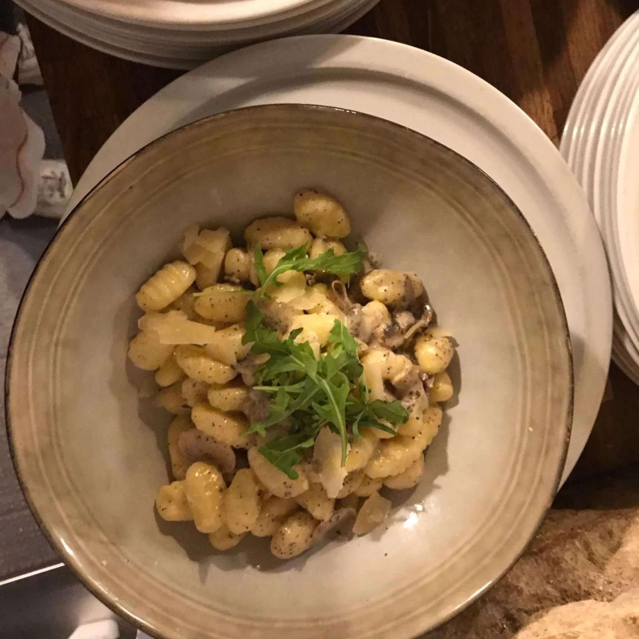 Restaurant/places to eat in LE Globe