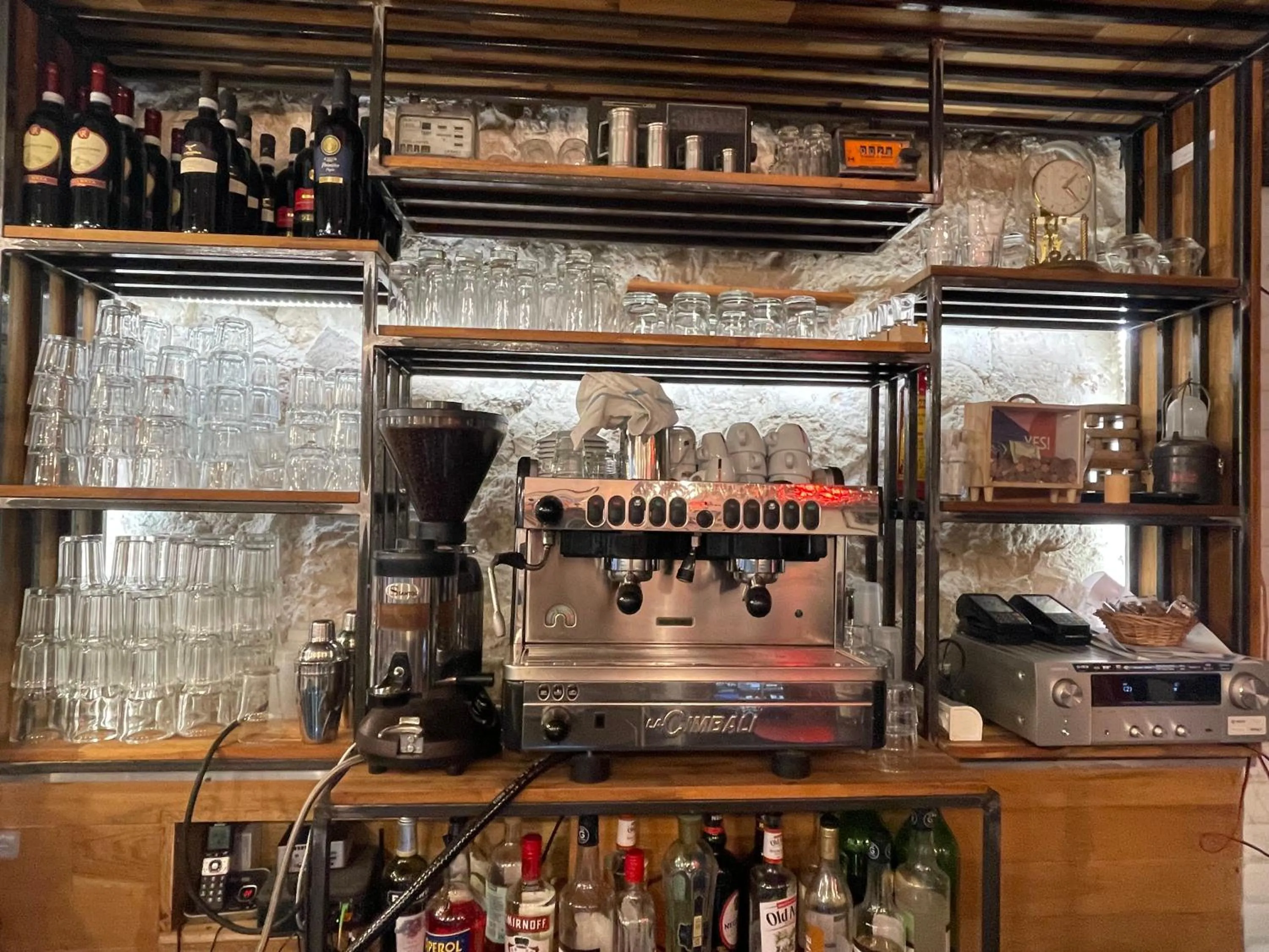 Restaurant/places to eat in LE Globe