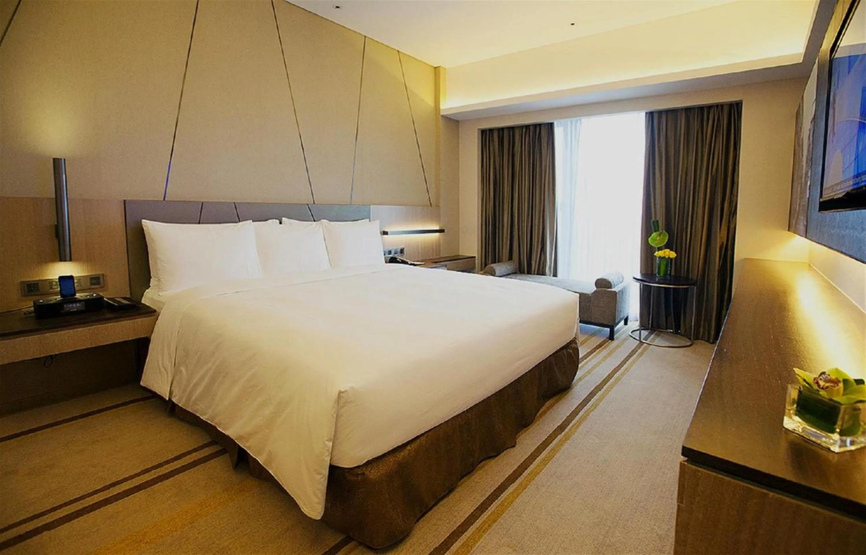 Photo of the whole room, Bed in Radisson Blu Shanghai Pudong Jinqiao