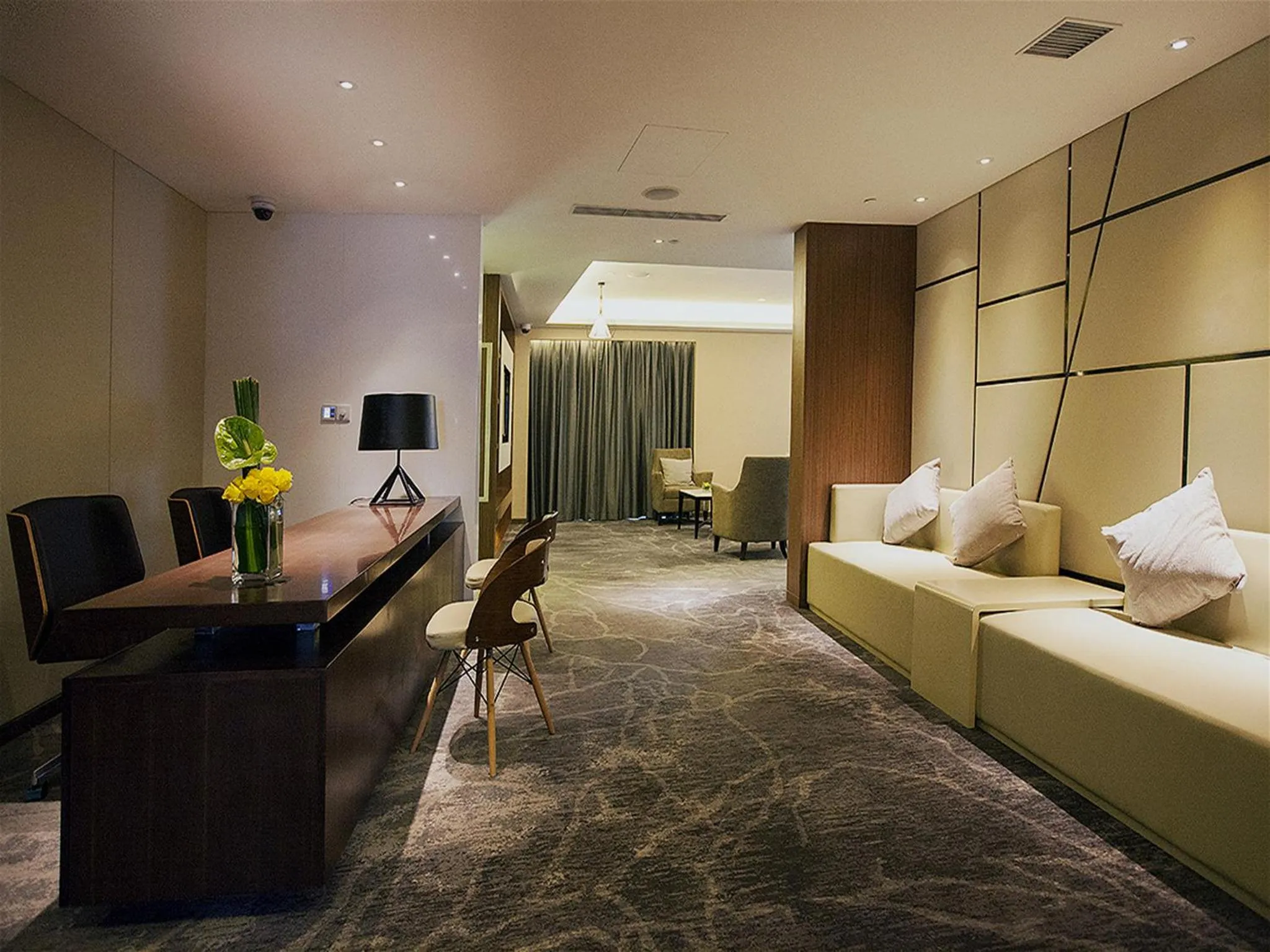 Lobby or reception, Bed in Radisson Blu Shanghai Pudong Jinqiao