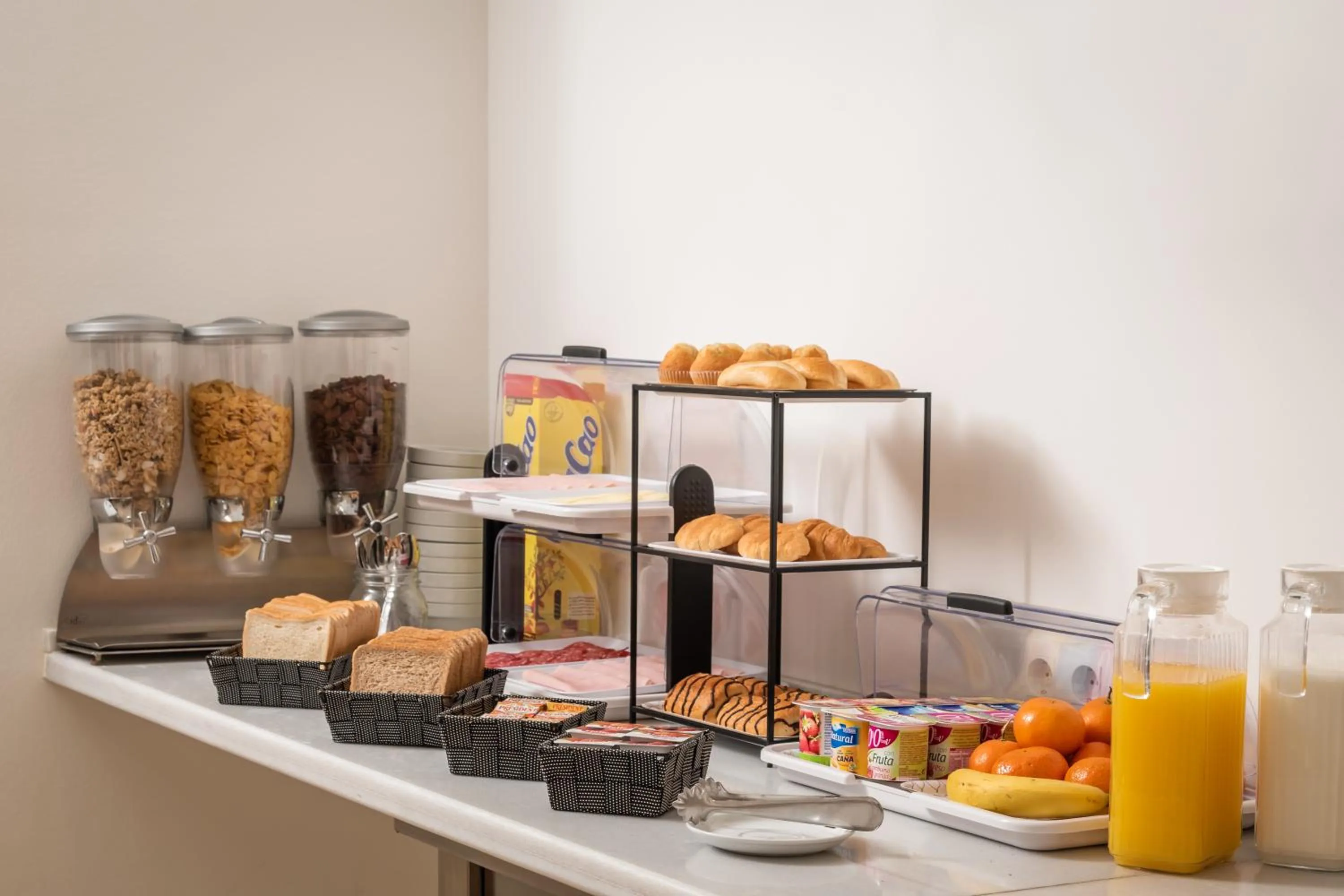 Restaurant/places to eat in Hostal Baler