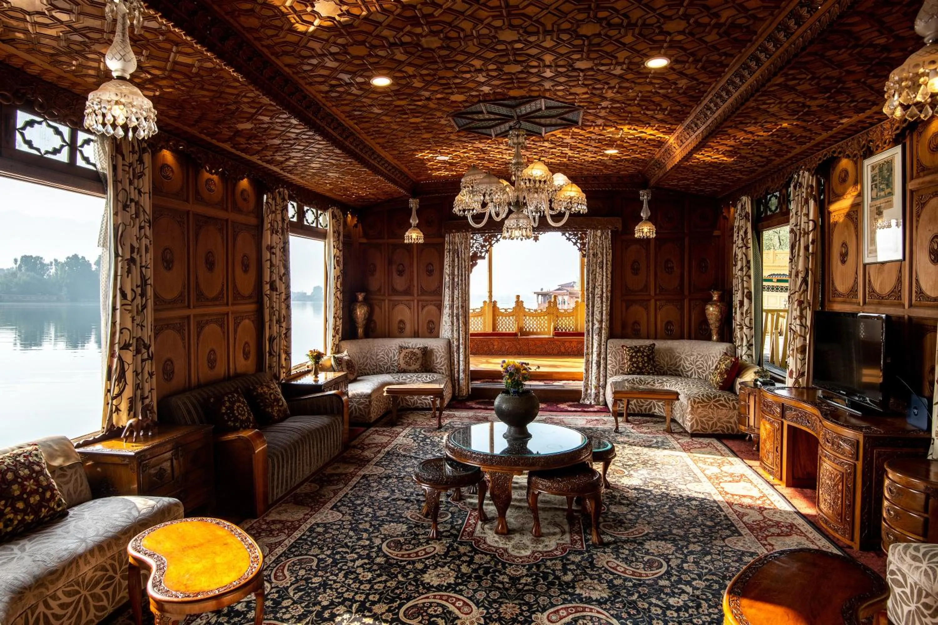 Seating area in Mascot Houseboats