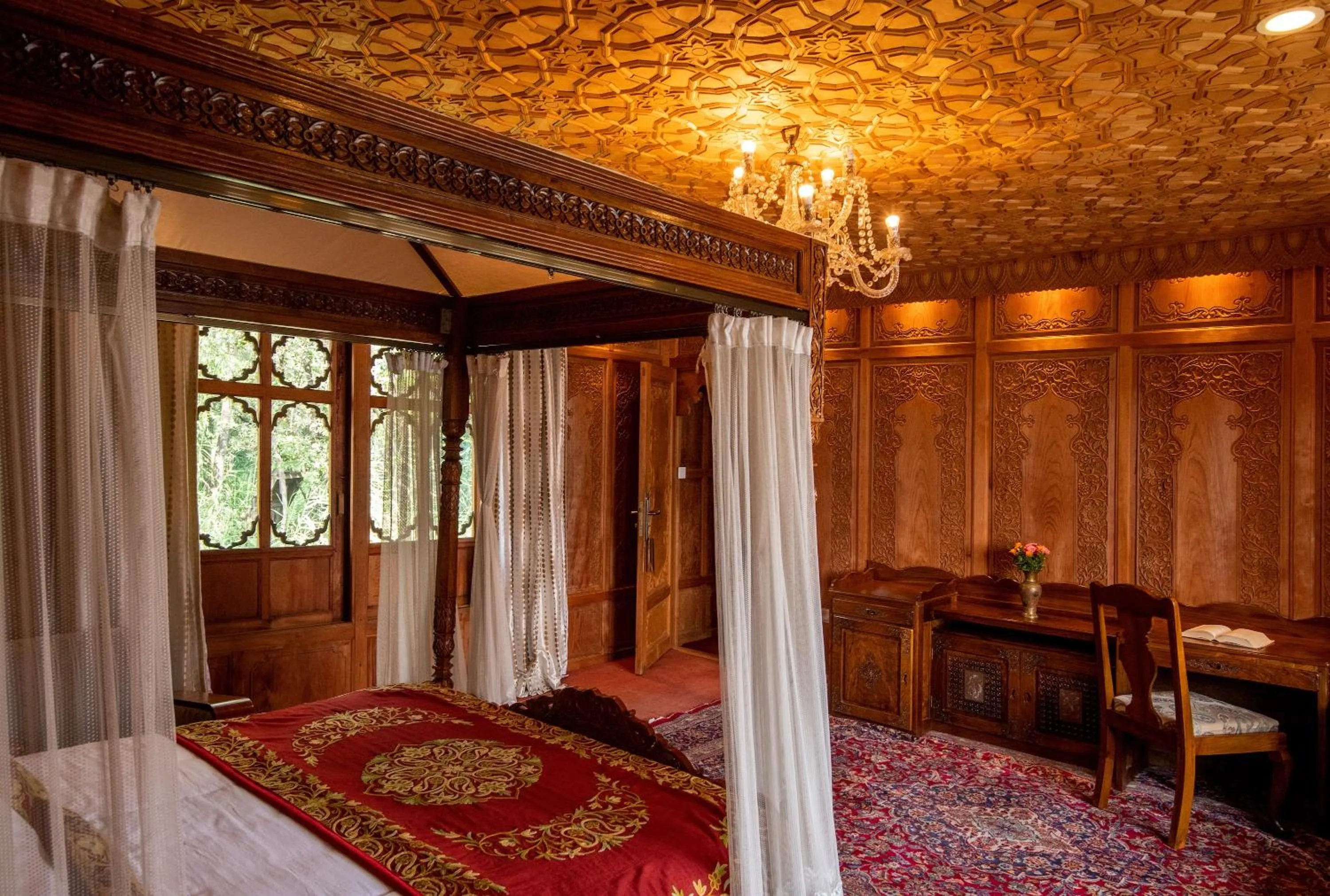 Bedroom, Bed in Mascot Houseboats