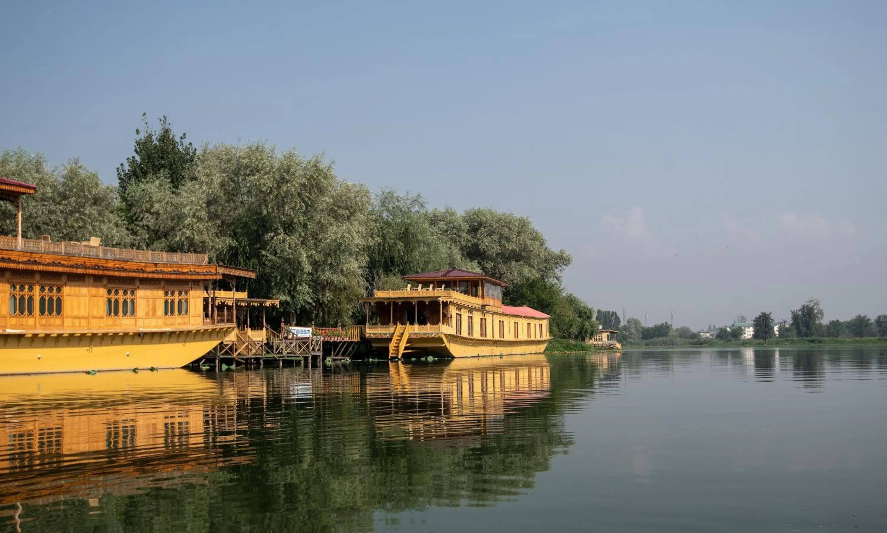 Property building in Mascot Houseboats