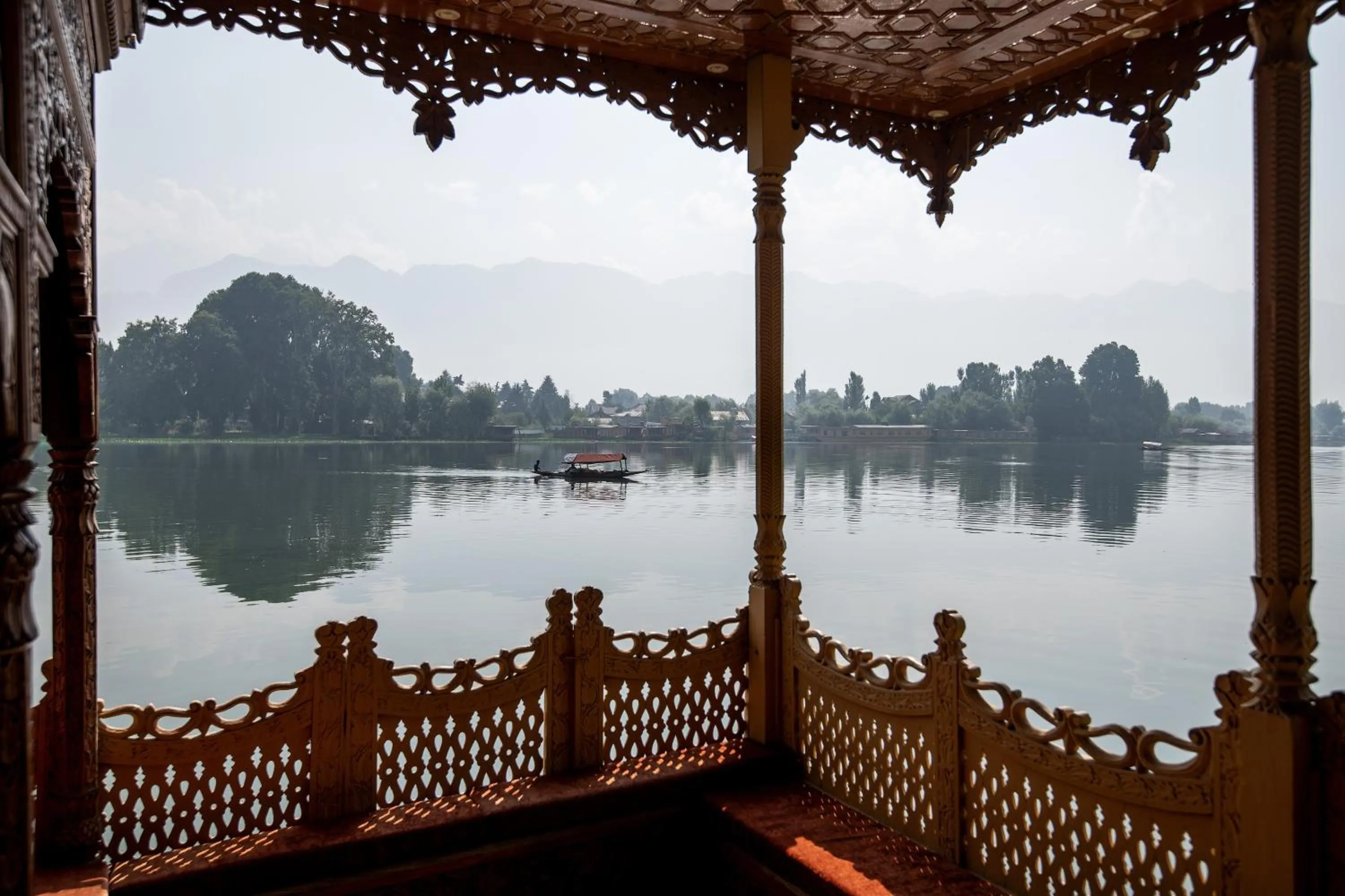 Lake view in Mascot Houseboats