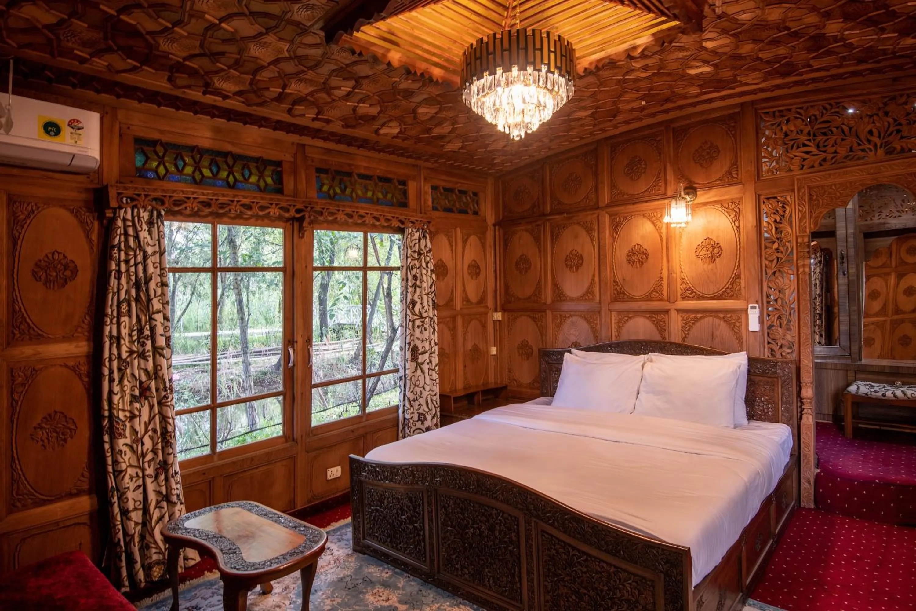 Bedroom, Bed in Mascot Houseboats