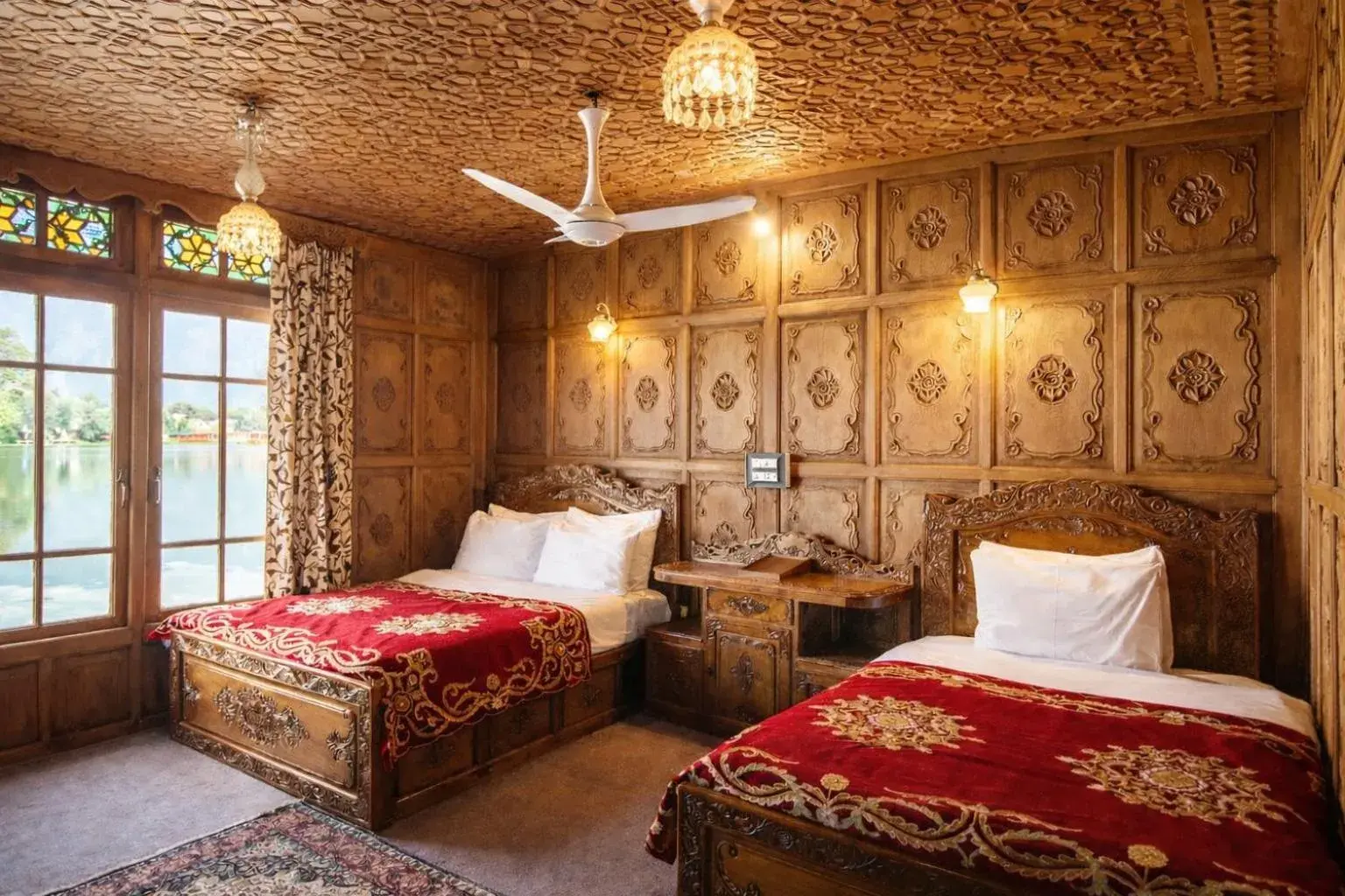 Premium Double Room with Lake View in Mascot Houseboats Premium Double Room with Lake View in Mascot Houseboats