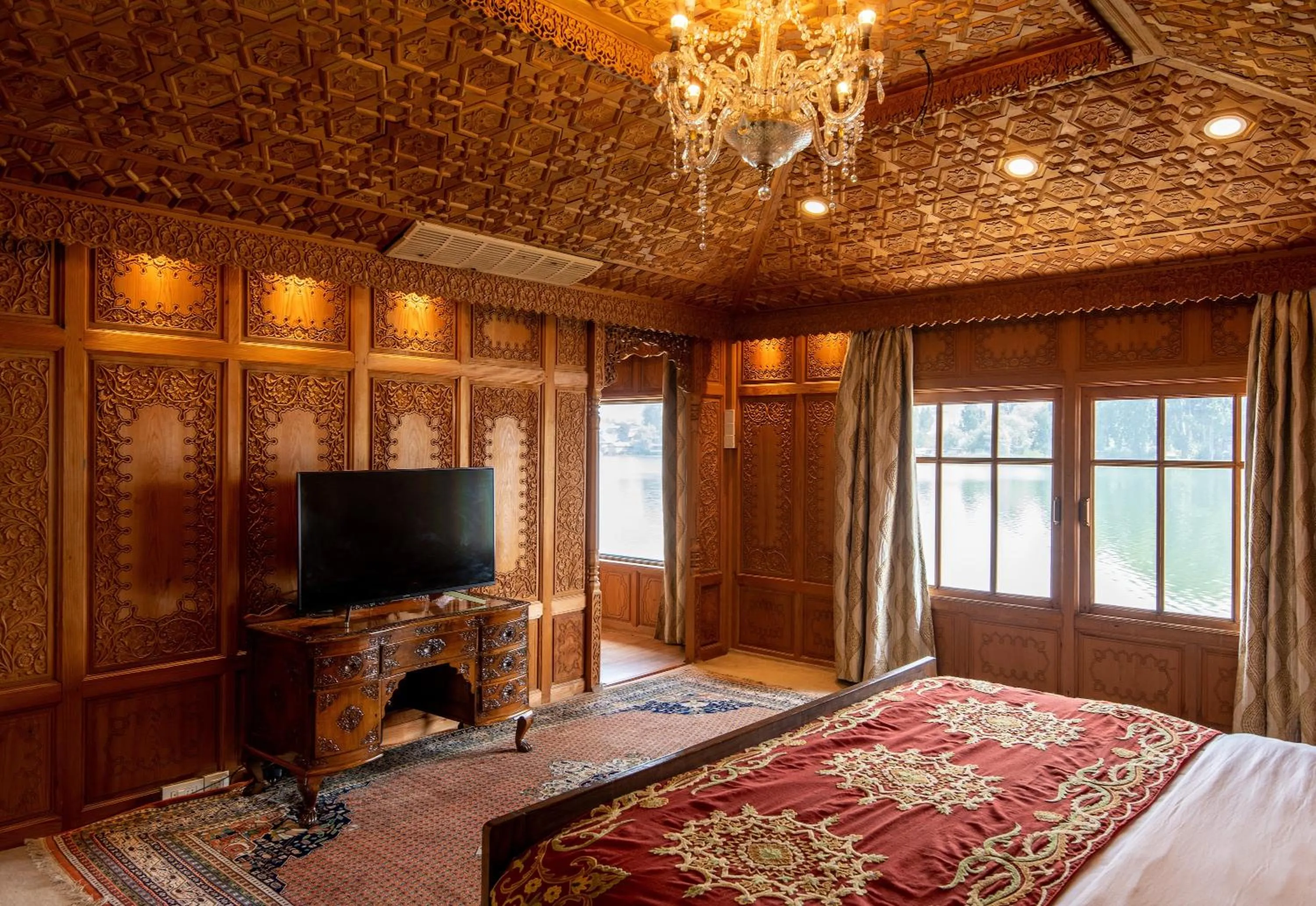 Bedroom, Bed in Mascot Houseboats