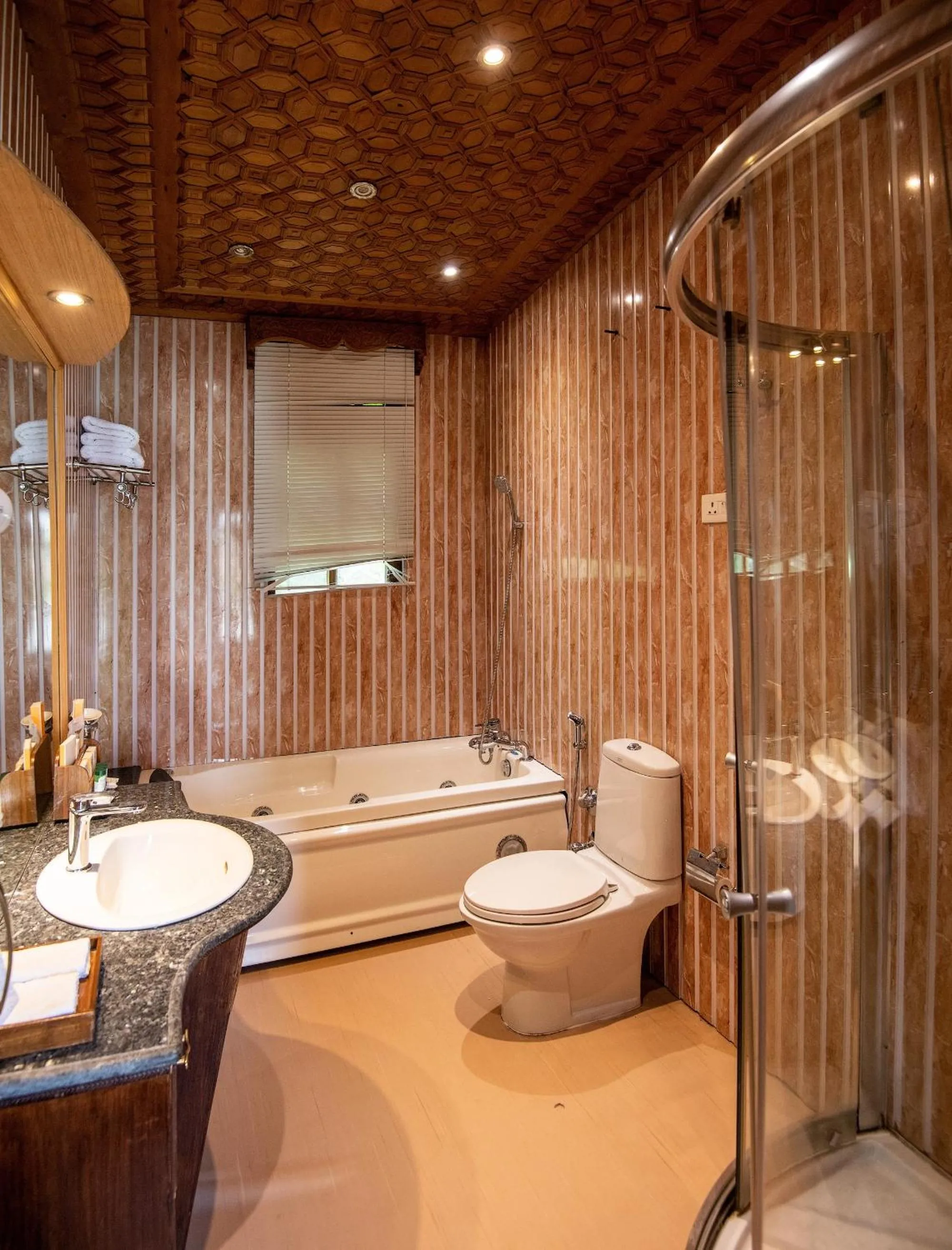 Bathroom in Mascot Houseboats
