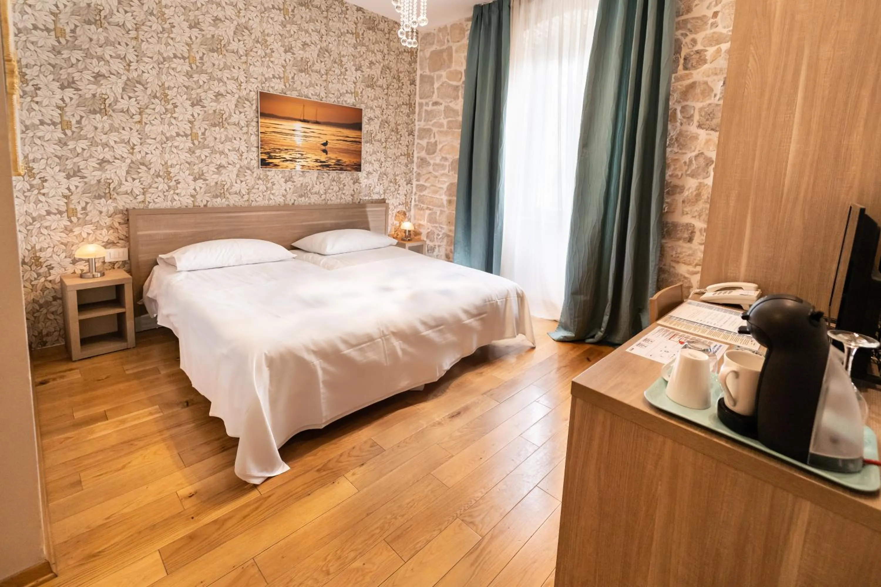Bed in Tifani Luxury Rooms 2