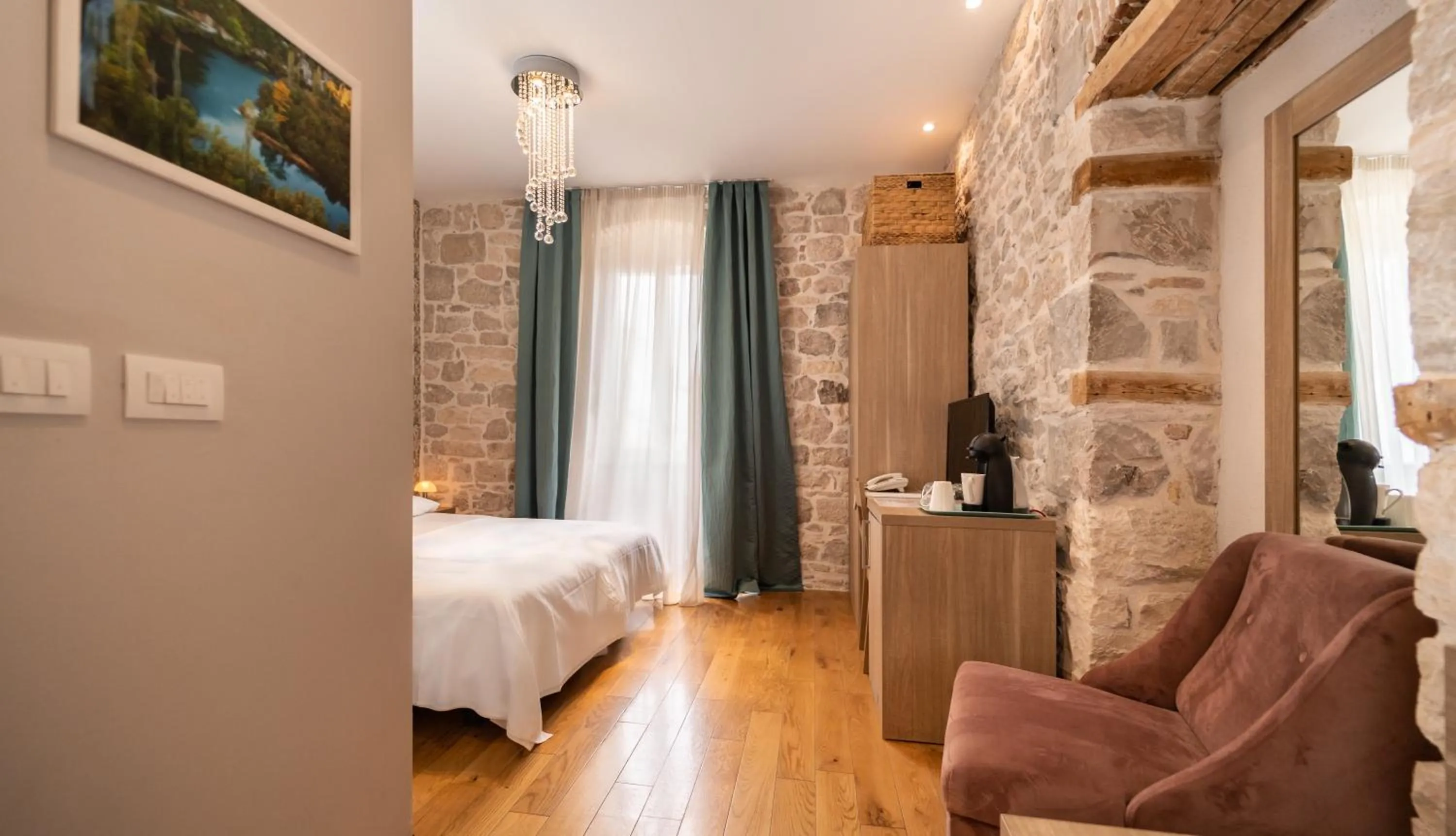 Bed in Tifani Luxury Rooms 2