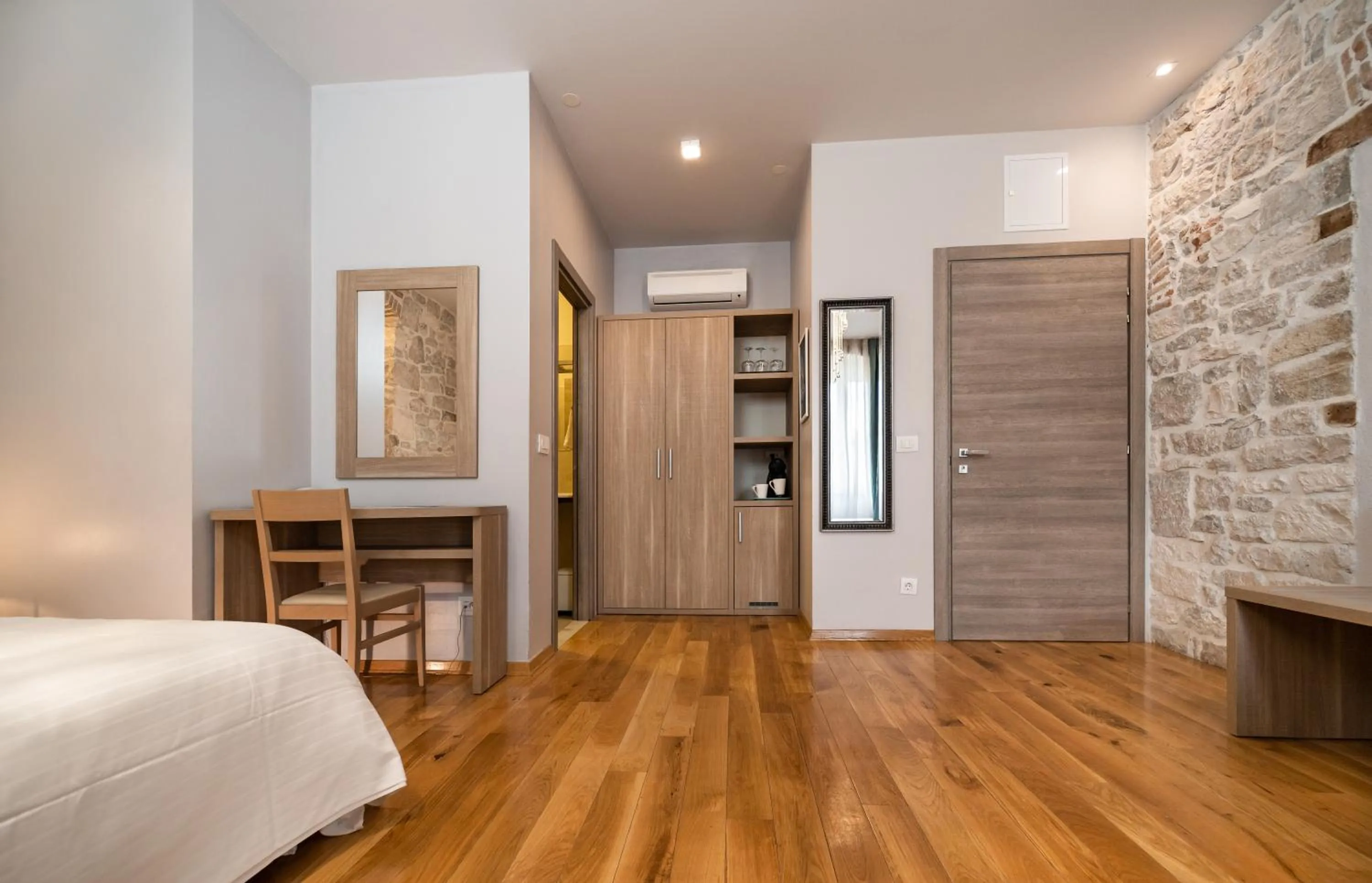 Bed in Tifani Luxury Rooms 2