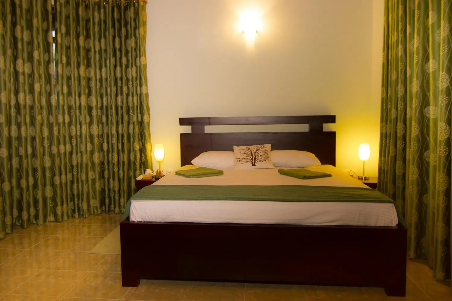 Bed in Kandyan Hideout