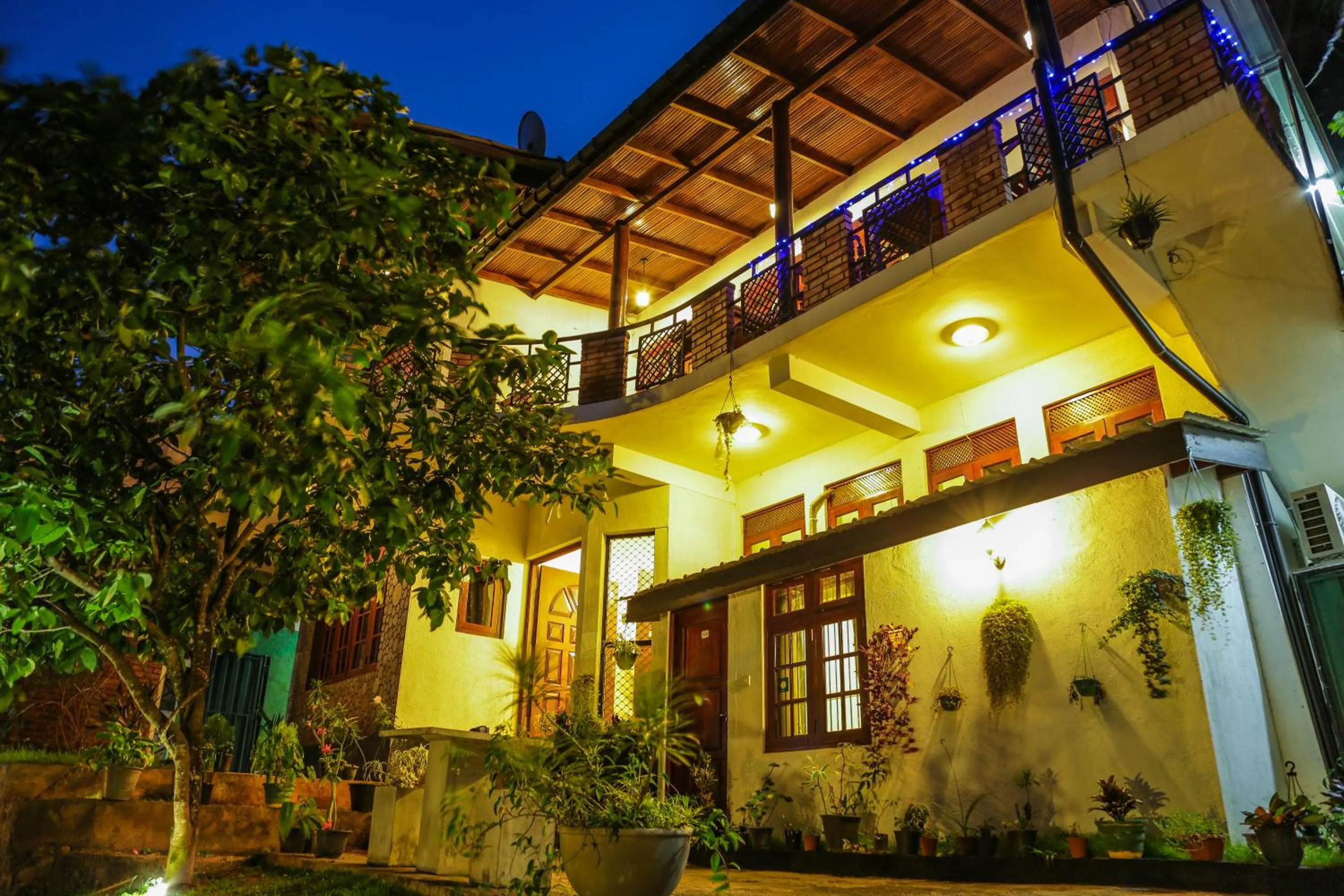 Facade/entrance in Kandyan Hideout