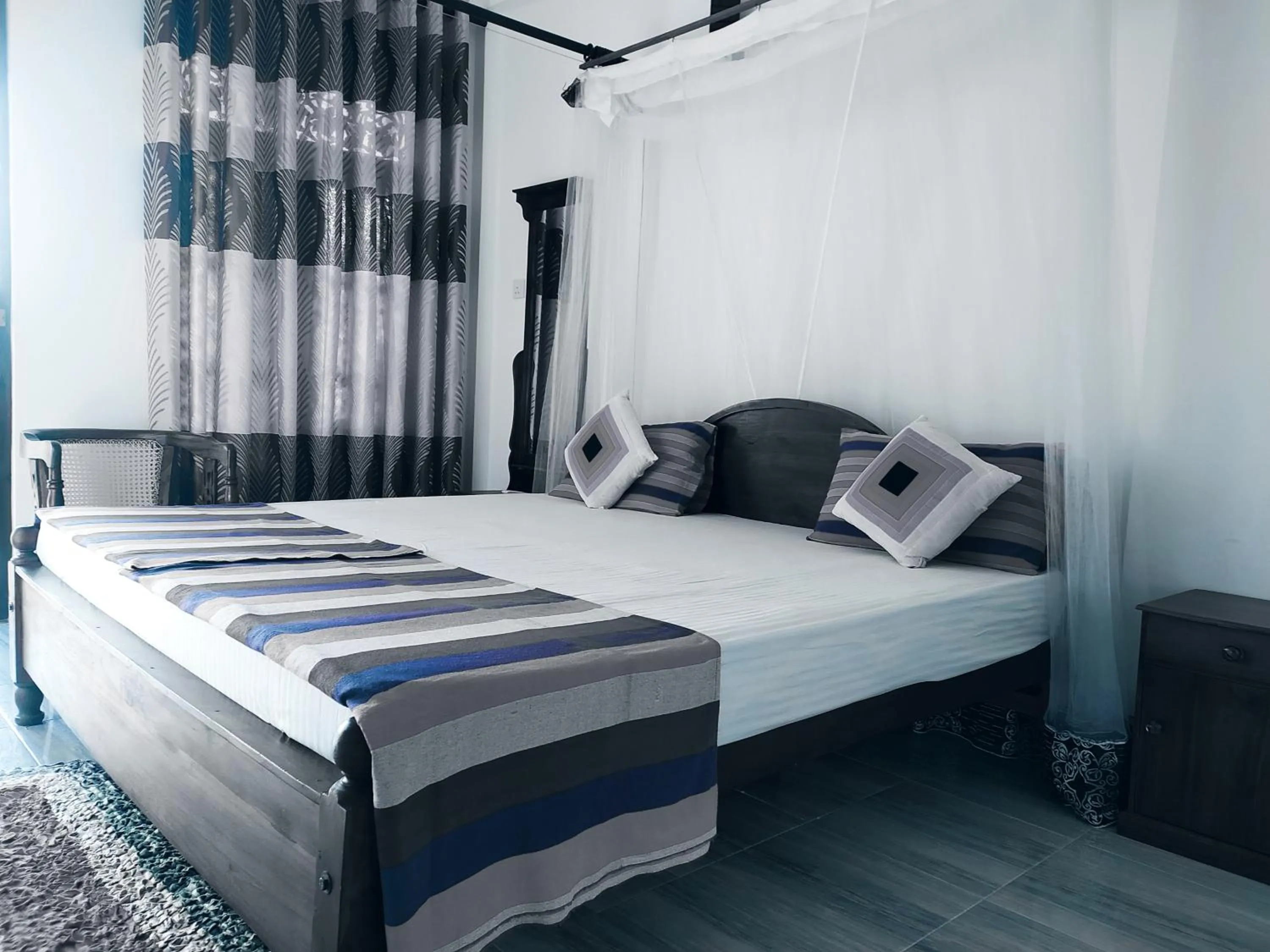 Double Room with Balcony in Hot Tuna Surfers Rest Midigama