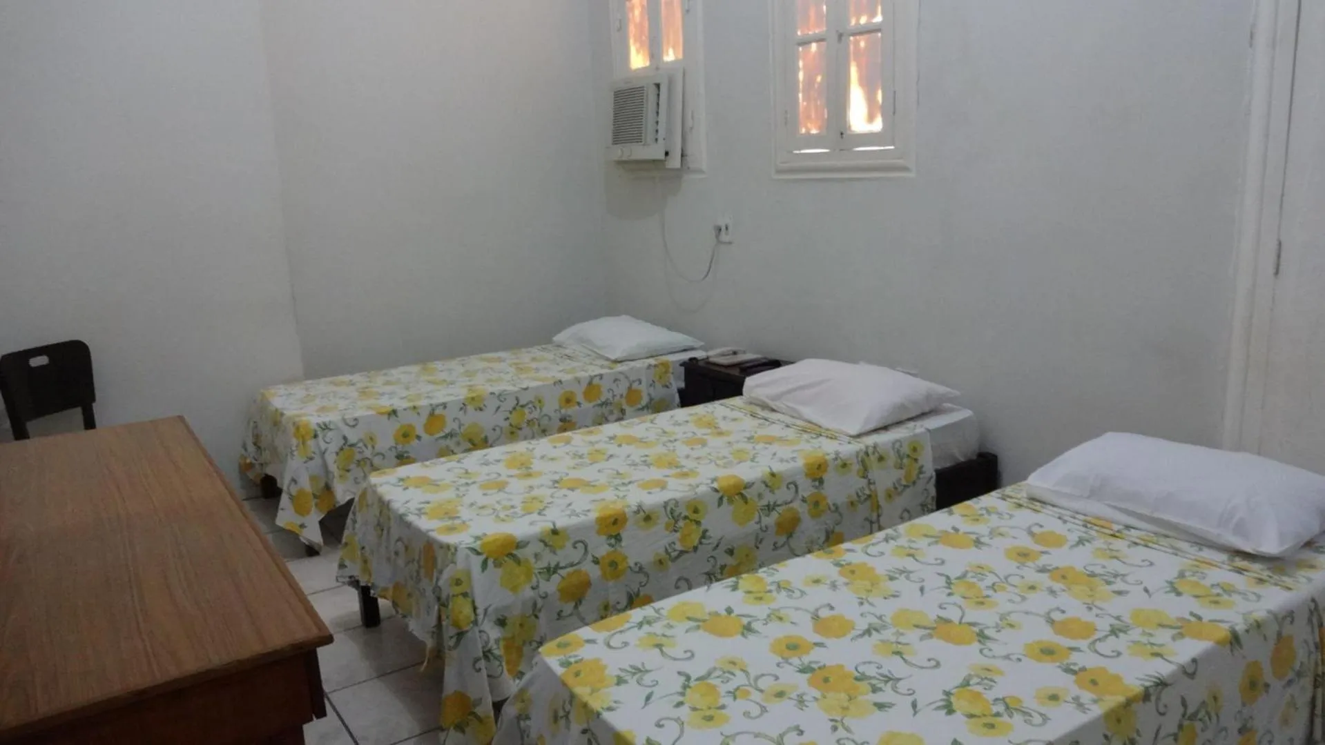 Photo of the whole room, Bed in Hotel Central