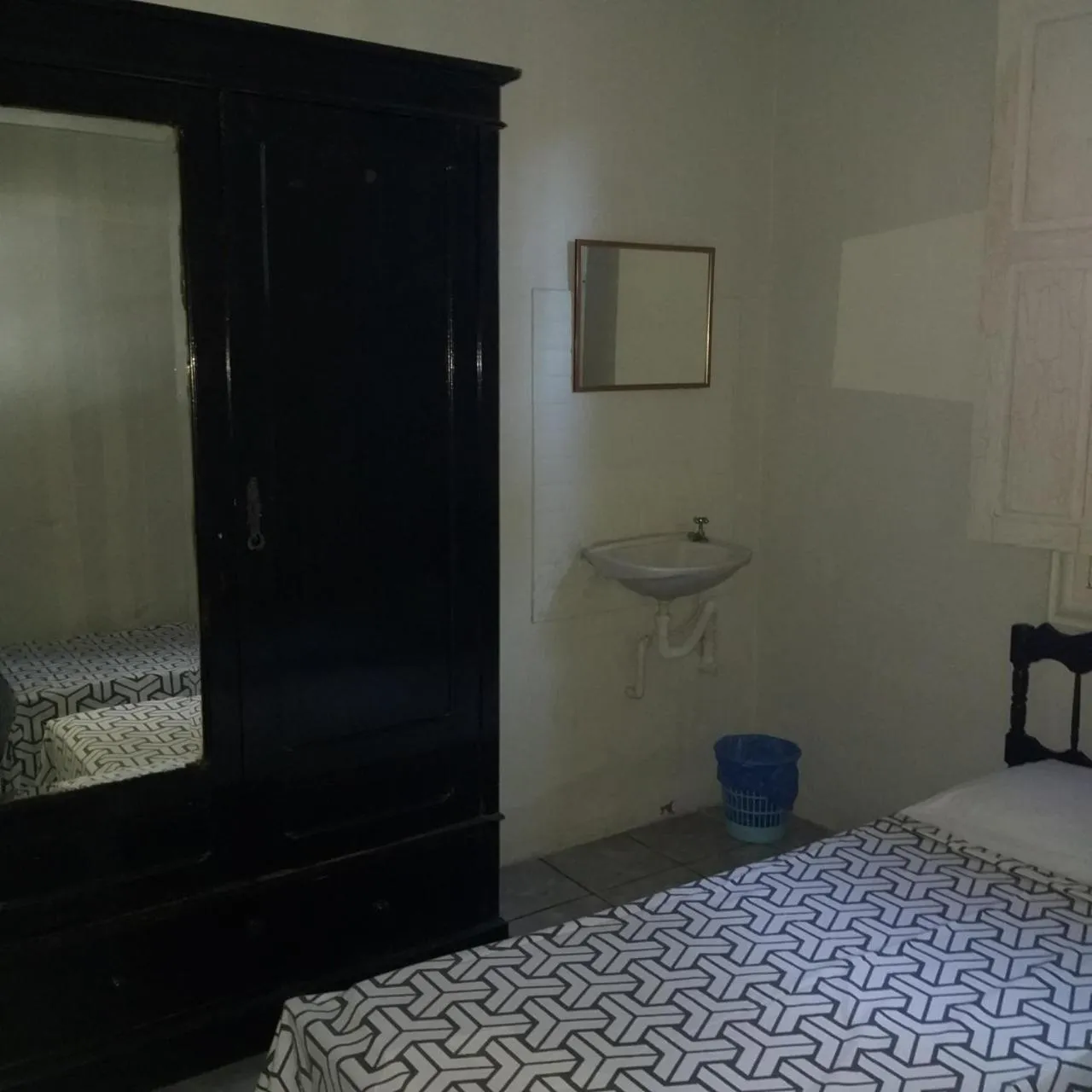 Photo of the whole room, Bed in Hotel Central