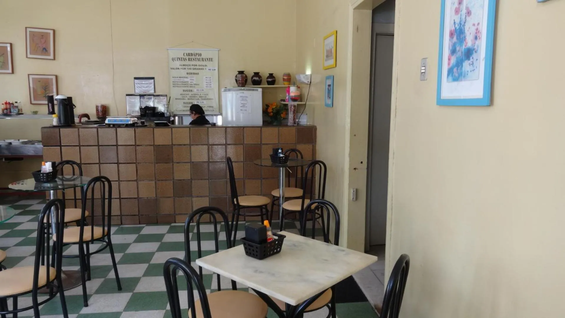 Restaurant/places to eat in Hotel Central