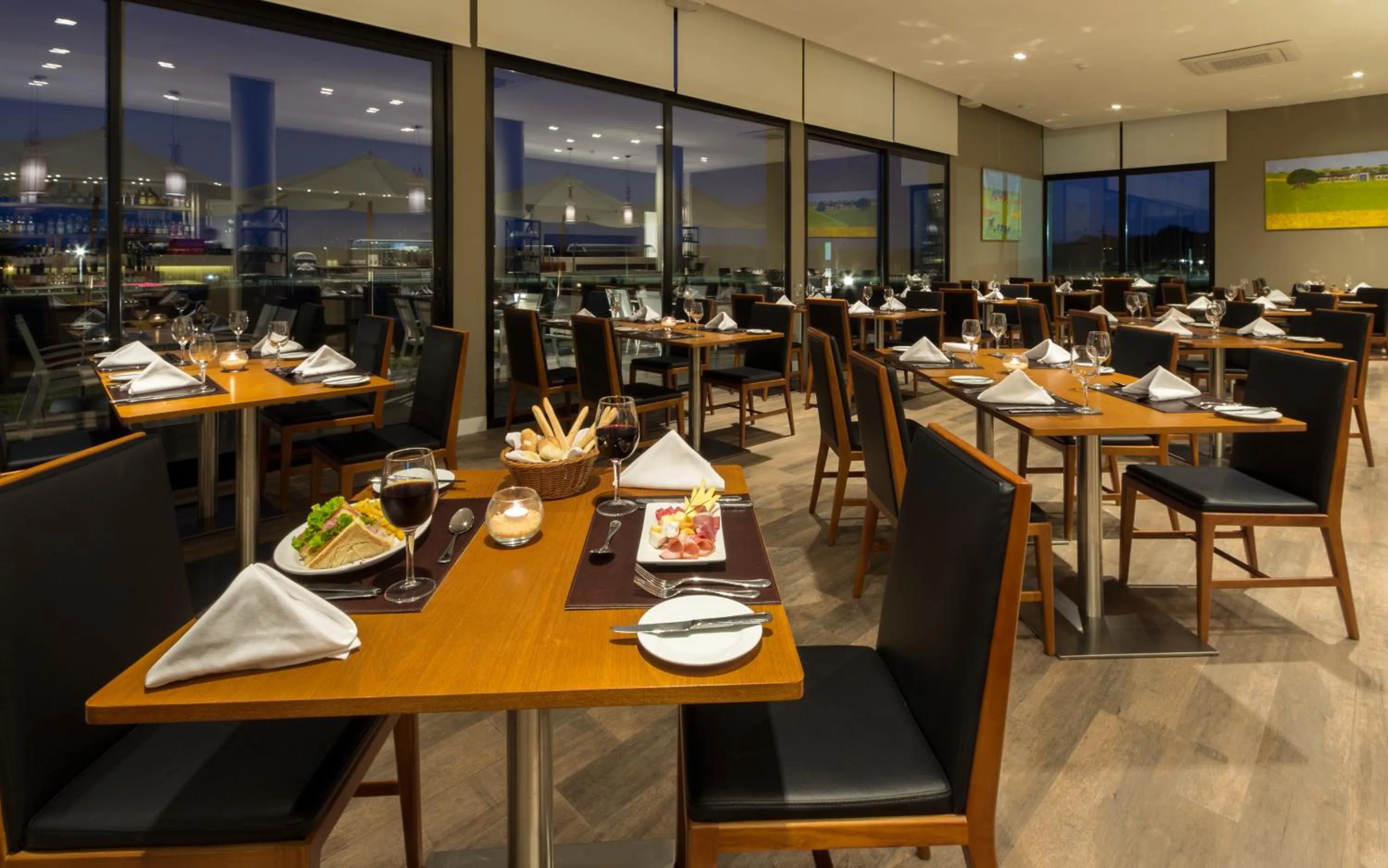 Restaurant/places to eat in Salinas del Almiron Resort Termal